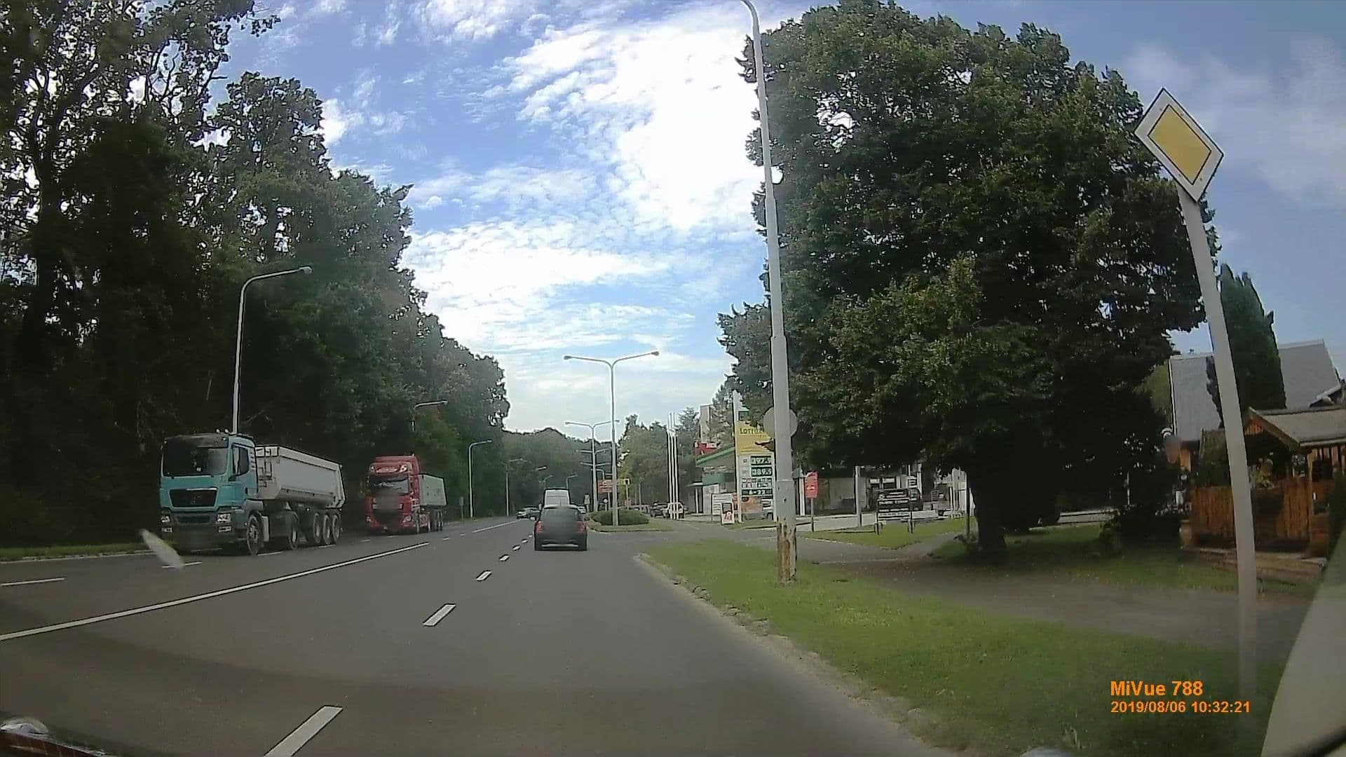 Street view near Fezőr Panzió és Étterem, Körmend — © geox123 (CC BY-SA · Mapillary)