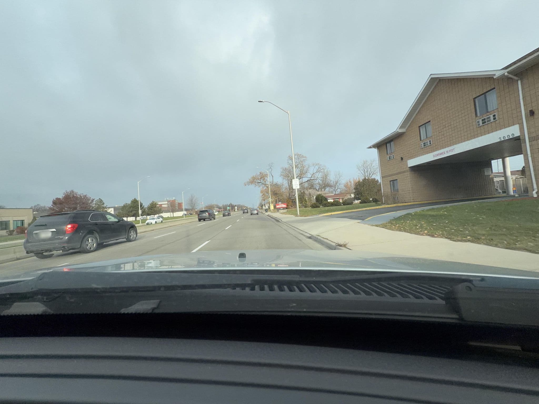 Street view near Motel 6, Windsor — © Grenvic (CC BY-SA · Mapillary)