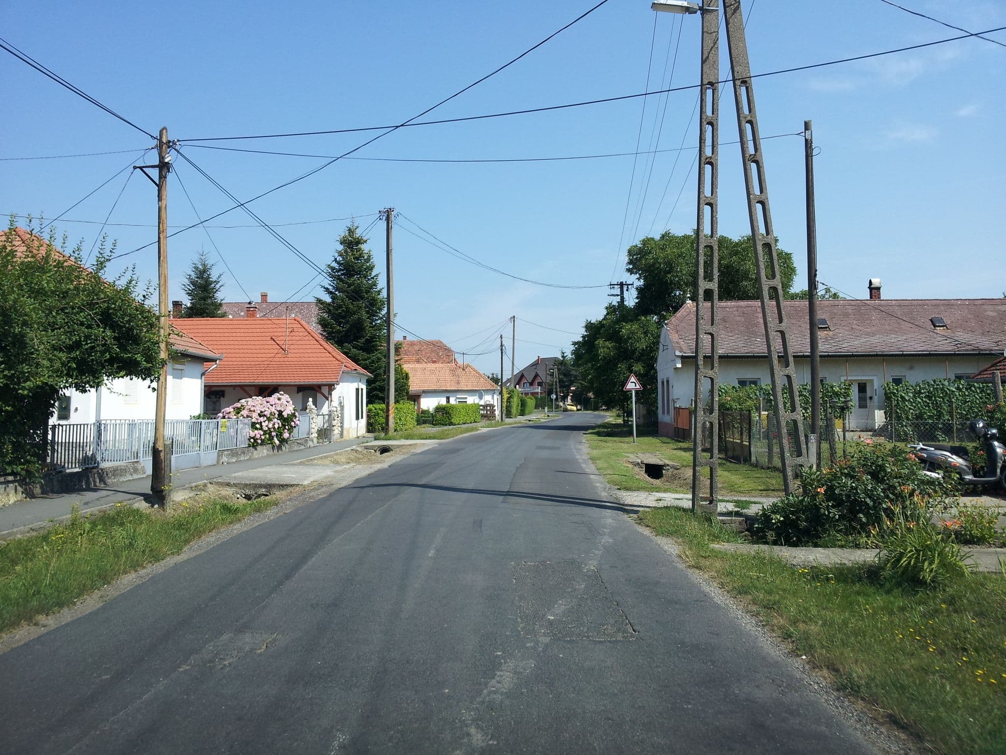 Street view near Kehidakustány Apartmanok, Hévíz — © kolesajr (CC BY-SA · Mapillary)