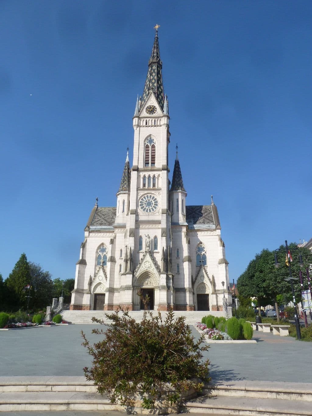 Street view near Nyárfás Kávéház Budapest, Kőszeg — © izsolt (CC BY-SA · Mapillary)