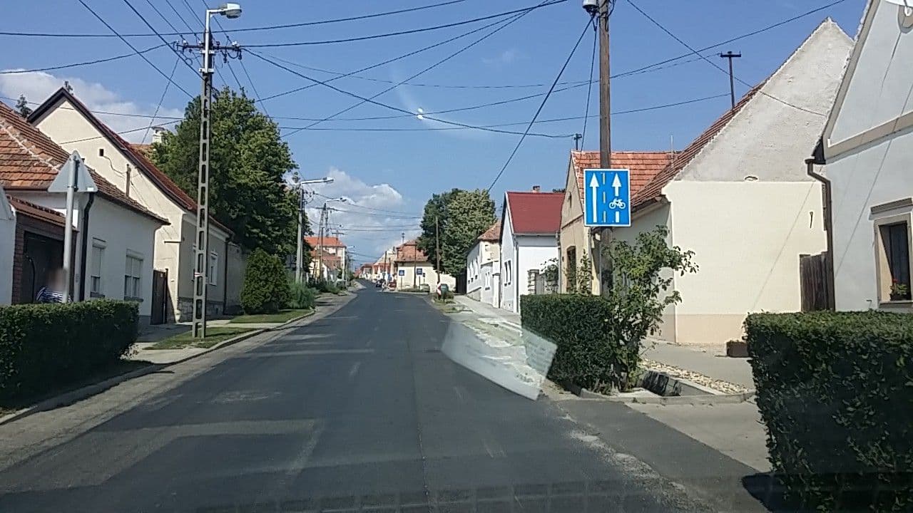 Street view near Várfal Vendégház, Fertőrákos — © utvonalfelmeresek (CC BY-SA · Mapillary)