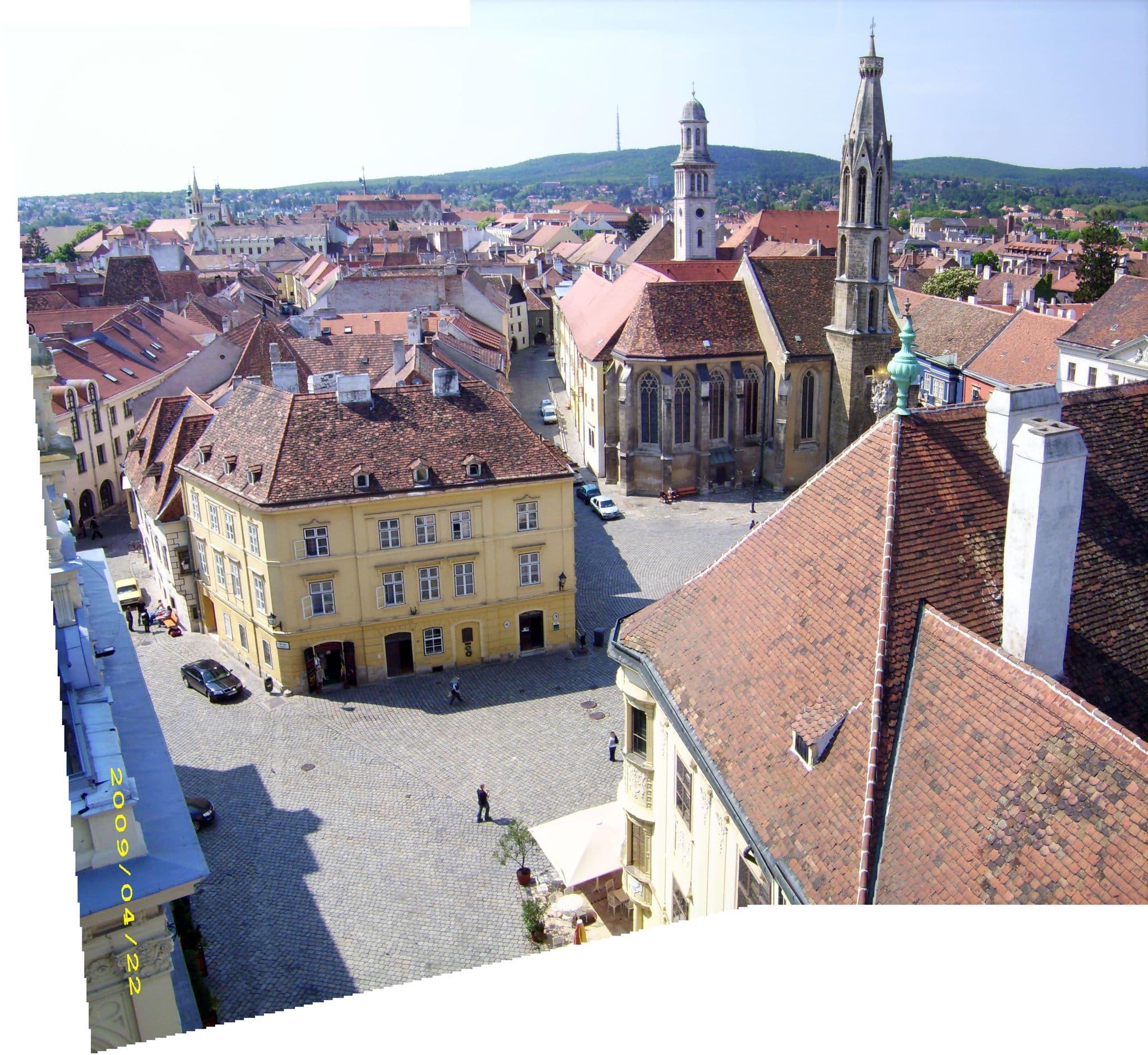 Street view near Előkapu Apartman Sopron, Sopron — © blaszlo (CC BY-SA · Mapillary)