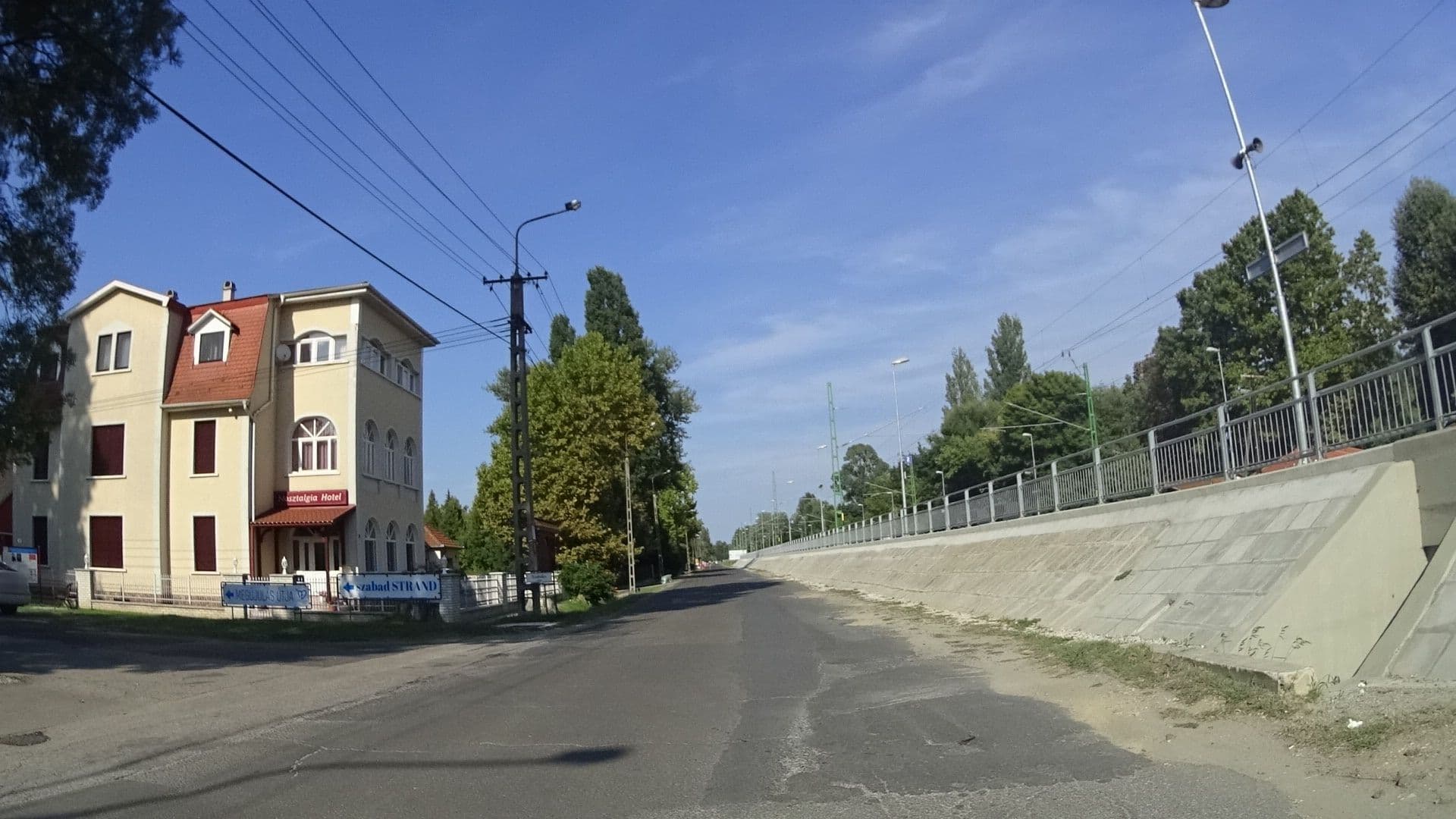 Street view near Nosztalgia Hotel és Étterm, Balatonszárszó — © ramap (CC BY-SA · Mapillary)