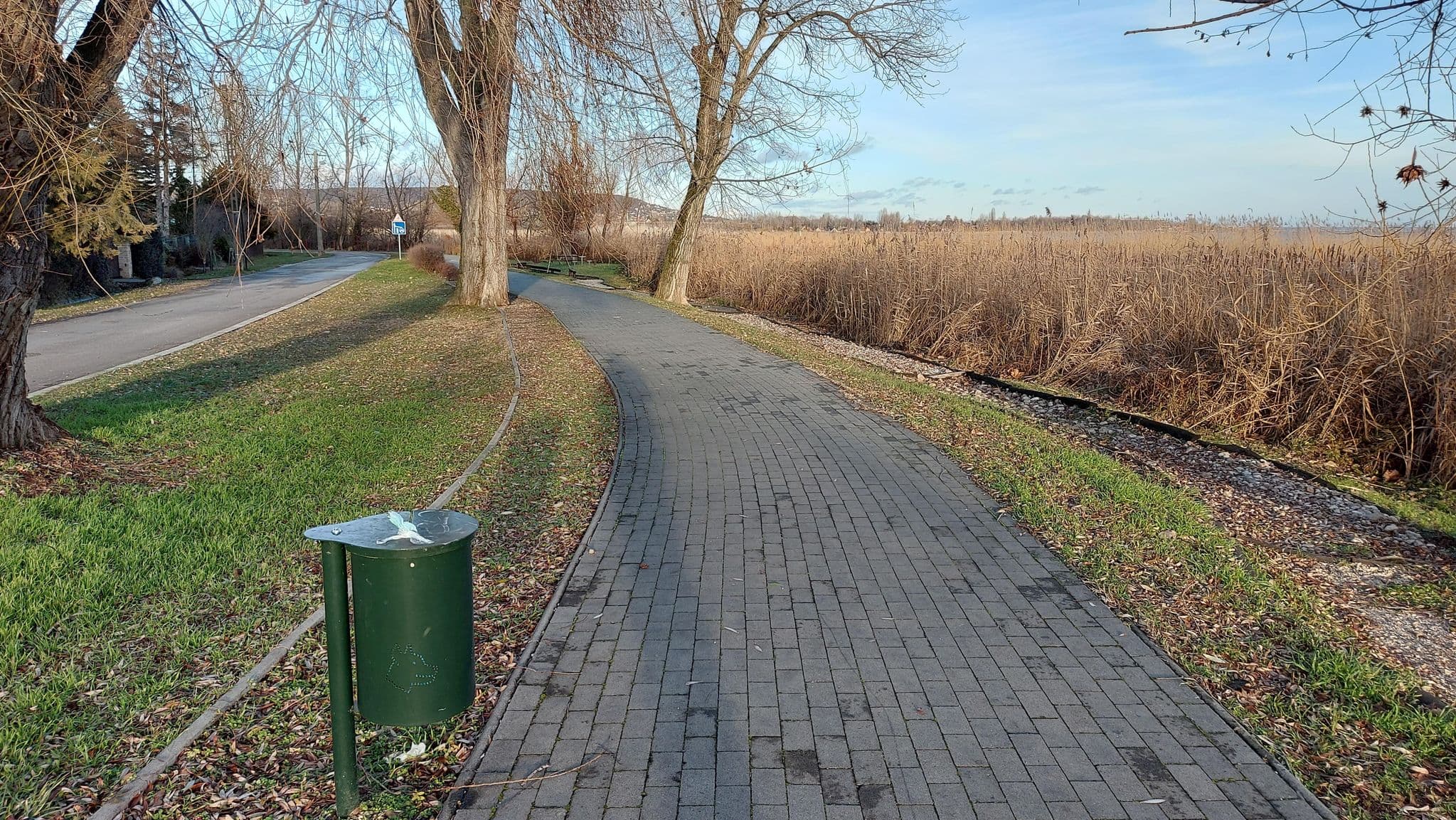 Street view near Balaton Exclusive Apartman Csopak, Csopak — © vasony (CC BY-SA · Mapillary)