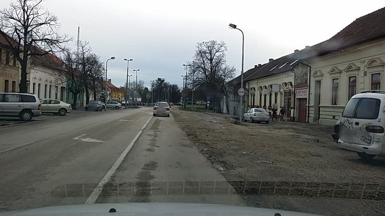 Street view near Antonio Restaurante & Panzio, Pápa — © utvonalfelmeresek (CC BY-SA · Mapillary)
