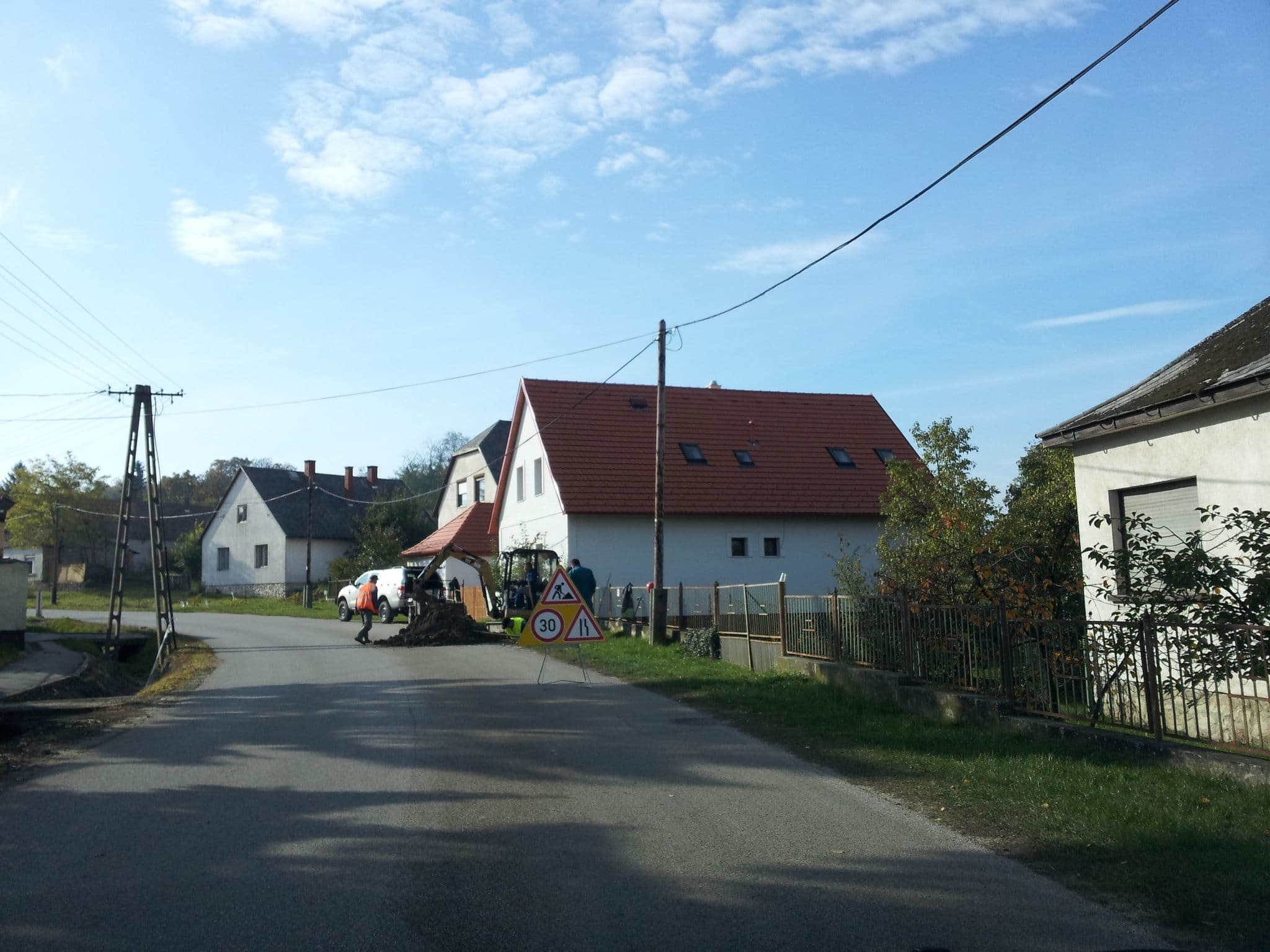 Street view near Bakonyi Vándor Túralak és Kemping, Bakonyszentlászló — © kolesajr (CC BY-SA · Mapillary)