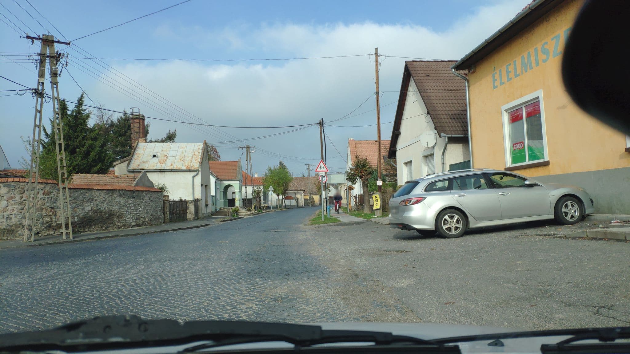 Street view near Miliő Apartman Badacsony, Badacsonytomaj — © rbader (CC BY-SA · Mapillary)