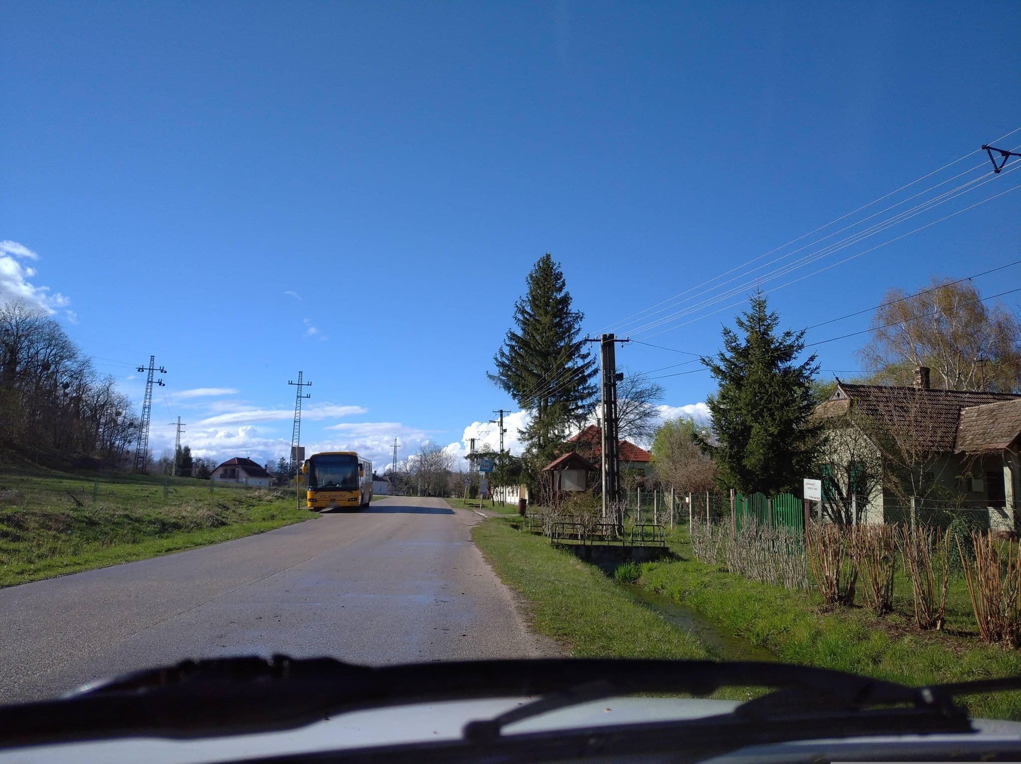 Street view near Ősfenyves Turistaház, Bakonyszentlászló — © grozsa11 (CC BY-SA · Mapillary)