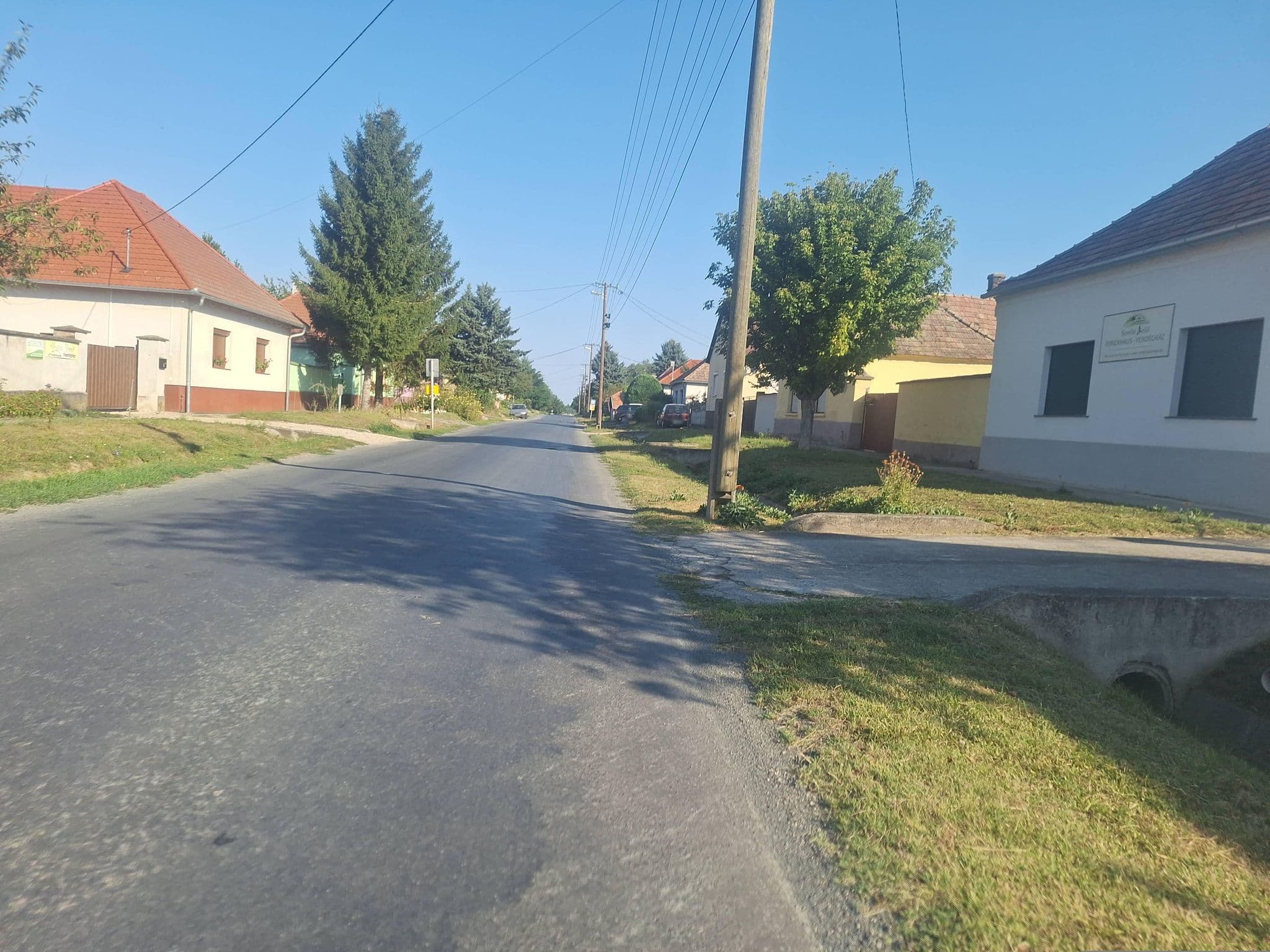 Street view near Ferienhaus Somloi Sellö, Devecser — © mmate (CC BY-SA · Mapillary)