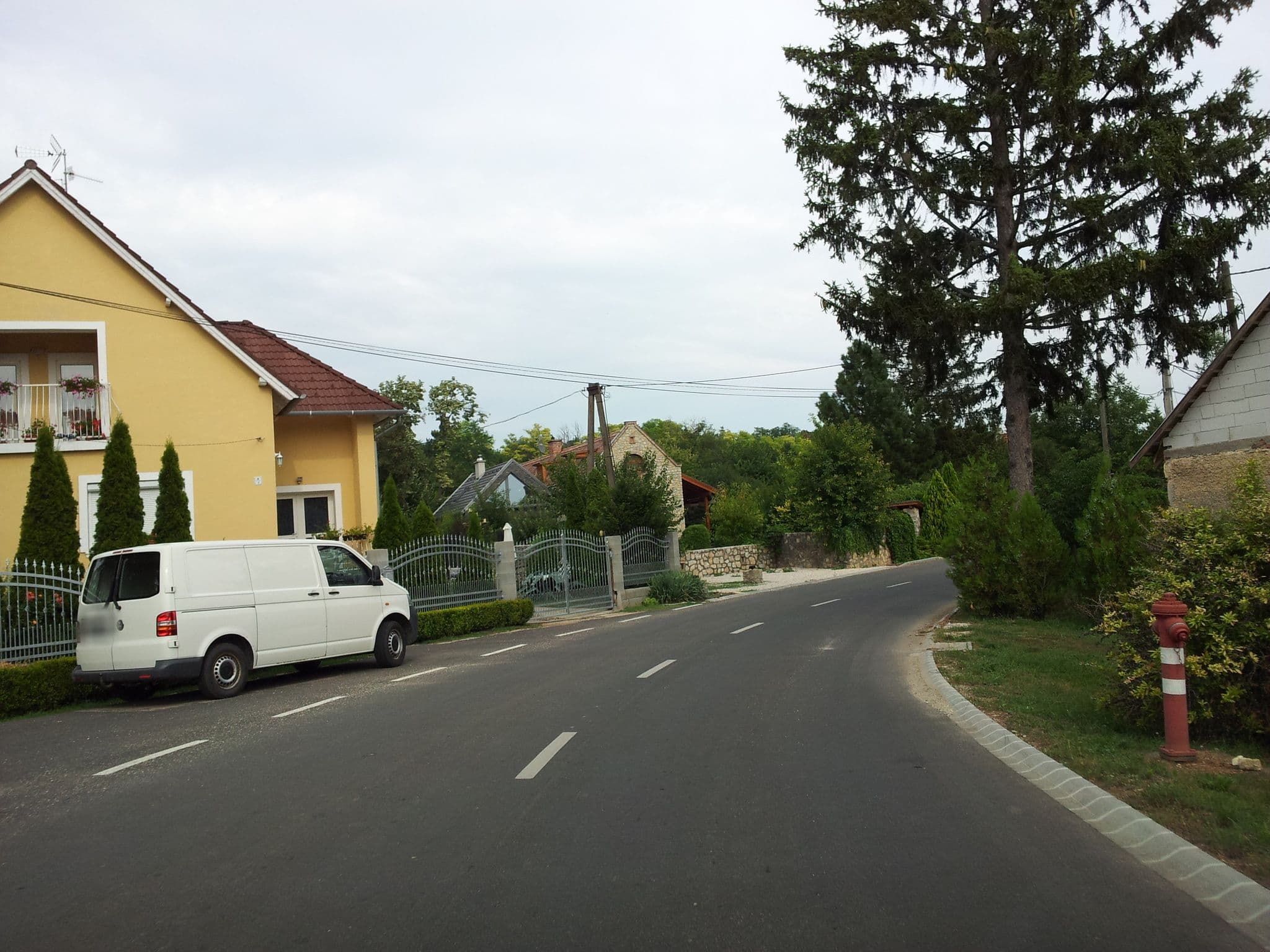 Street view near Vászolyi Fehér Porta, Balatonfüred — © kolesajr (CC BY-SA · Mapillary)