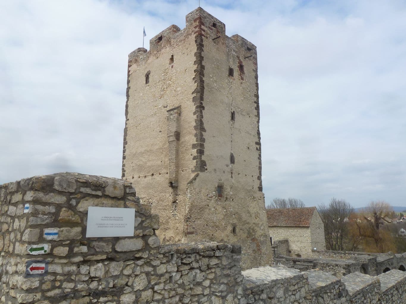 Street view near Kinizsi Turistaház, Úrkút — © izsolt (CC BY-SA · Mapillary)