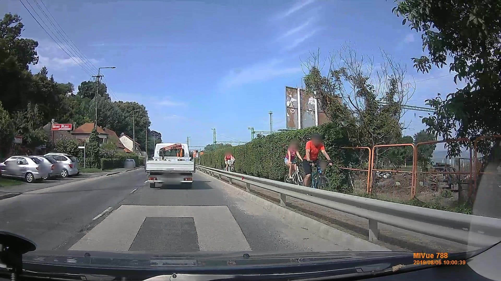 Street view near West Place Apartman, Fonyód — © geox123 (CC BY-SA · Mapillary)