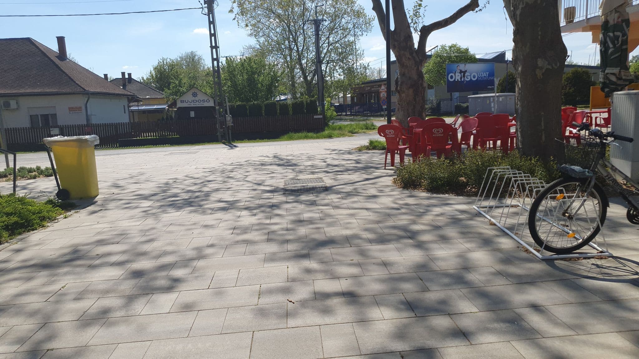 Street view near Apartmanok a Szabad Strandnál Balatonboglár, Balatonboglár — © rootshell (CC BY-SA · Mapillary)