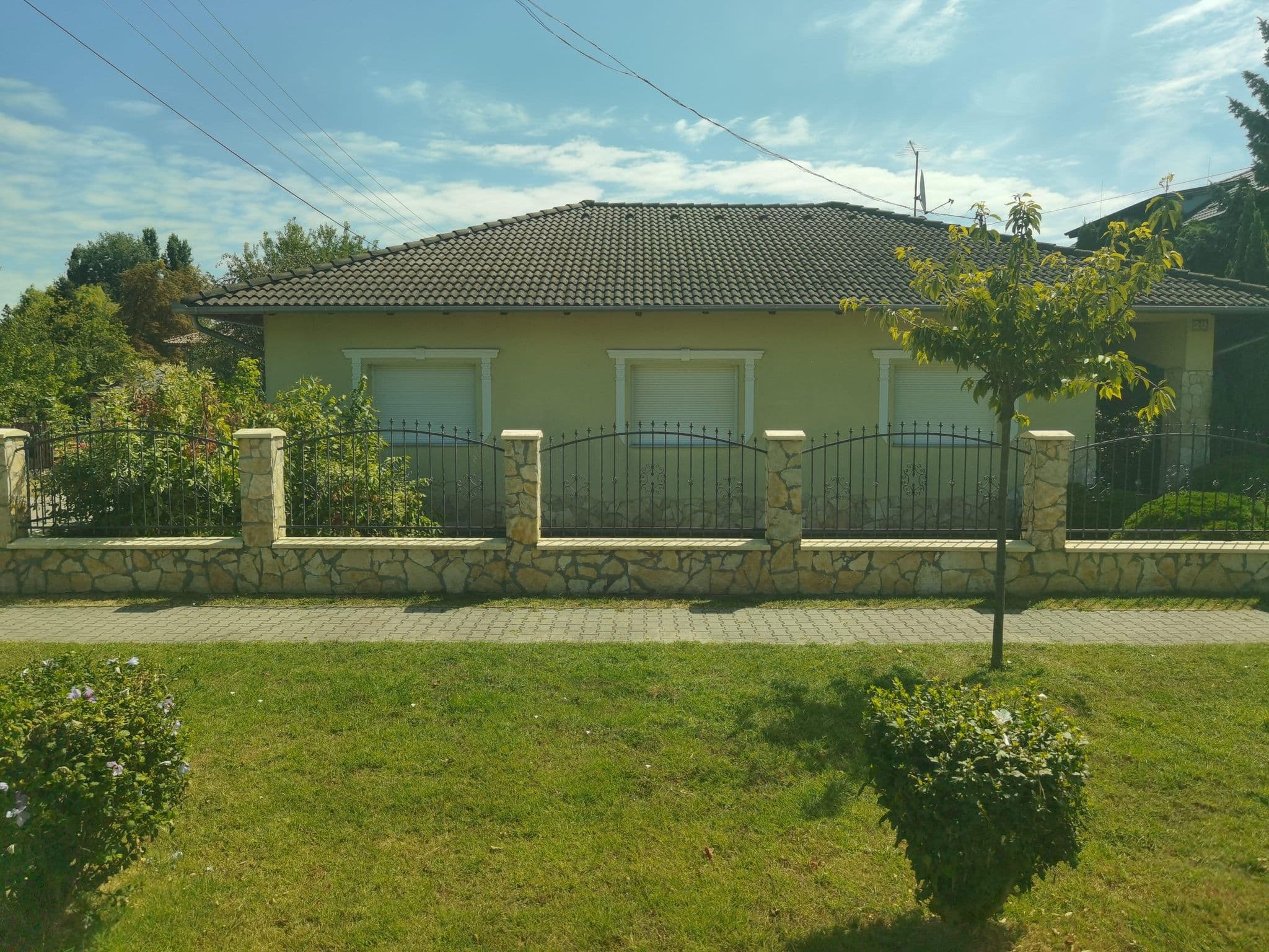Street view near Móricz Ház, Balatonföldvár — © Gaurdein (CC BY-SA · Mapillary)