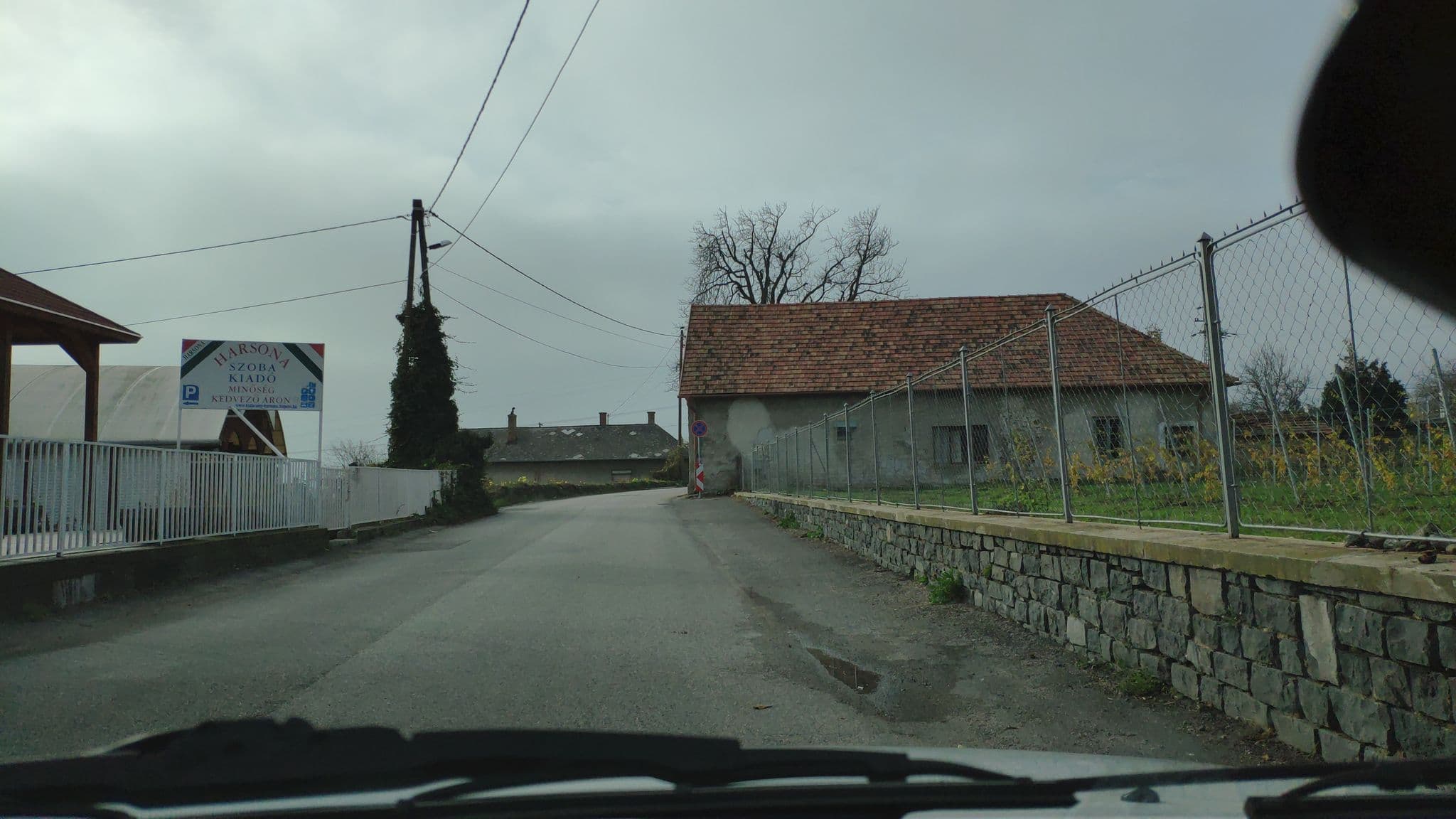 Street view near Harsona Panzió, Badacsonytomaj — © rbader (CC BY-SA · Mapillary)