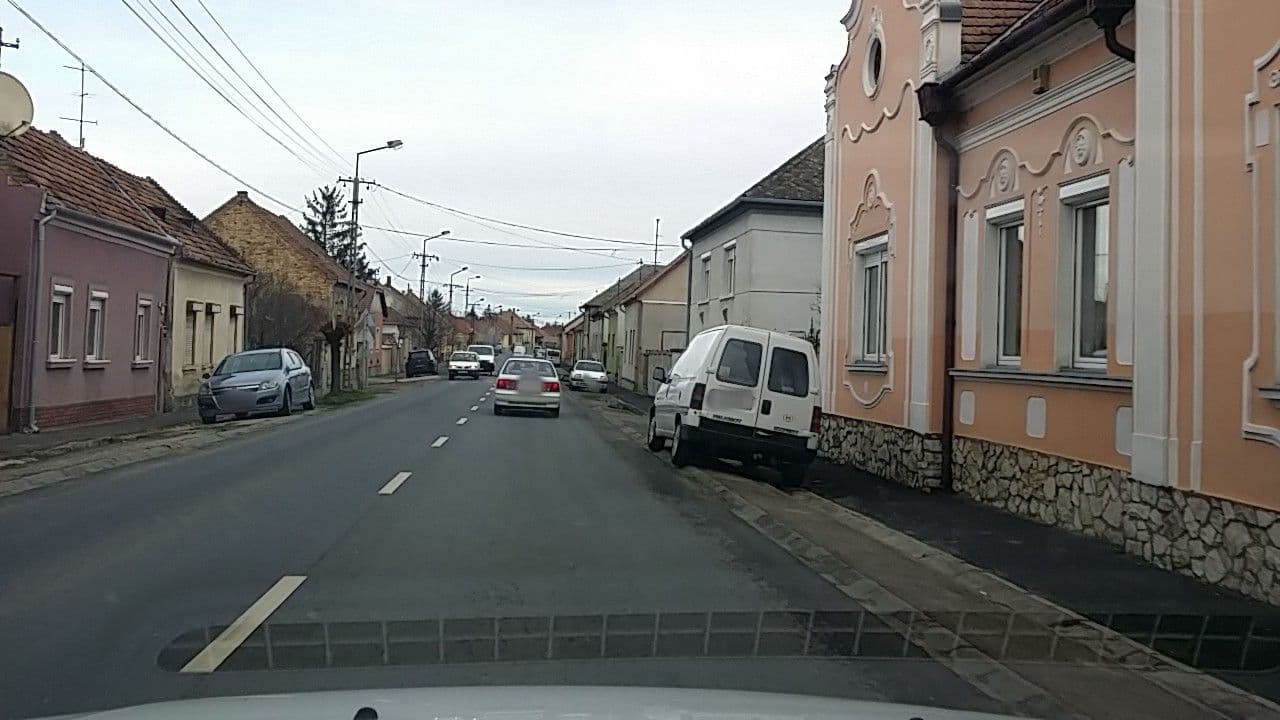 Street view near Csóka Apartman, Pápa — © utvonalfelmeresek (CC BY-SA · Mapillary)