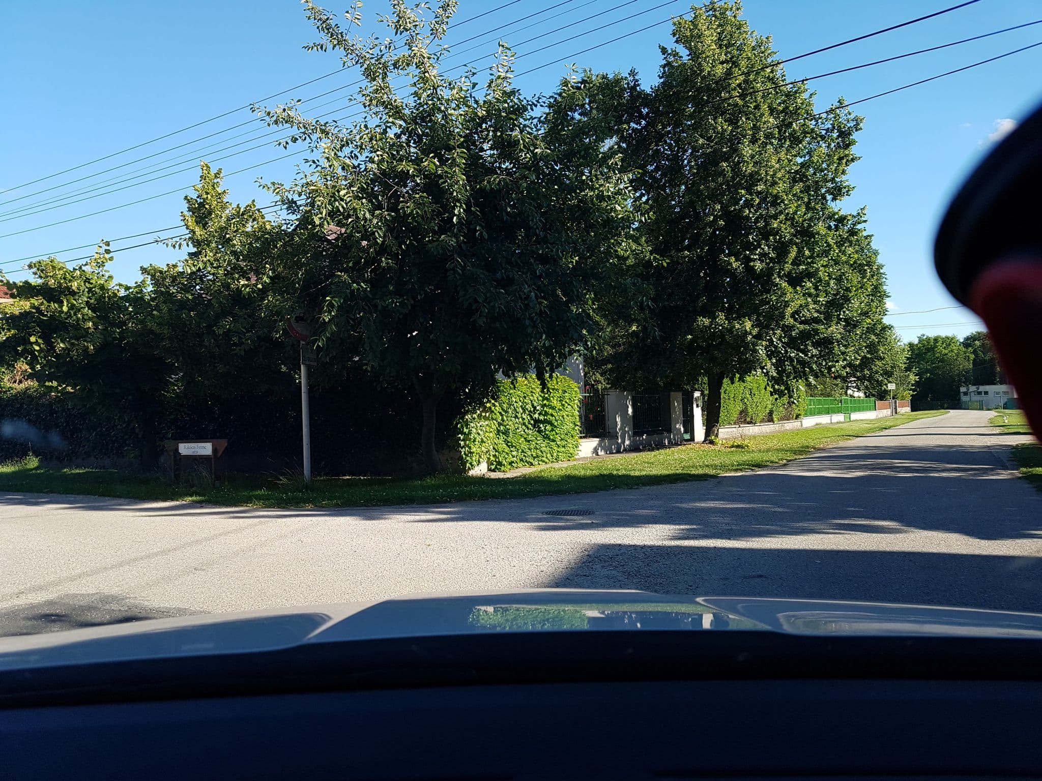 Street view near Family Panzió és Apartmanházak Lipót, Hédervár — © grin (CC BY-SA · Mapillary)