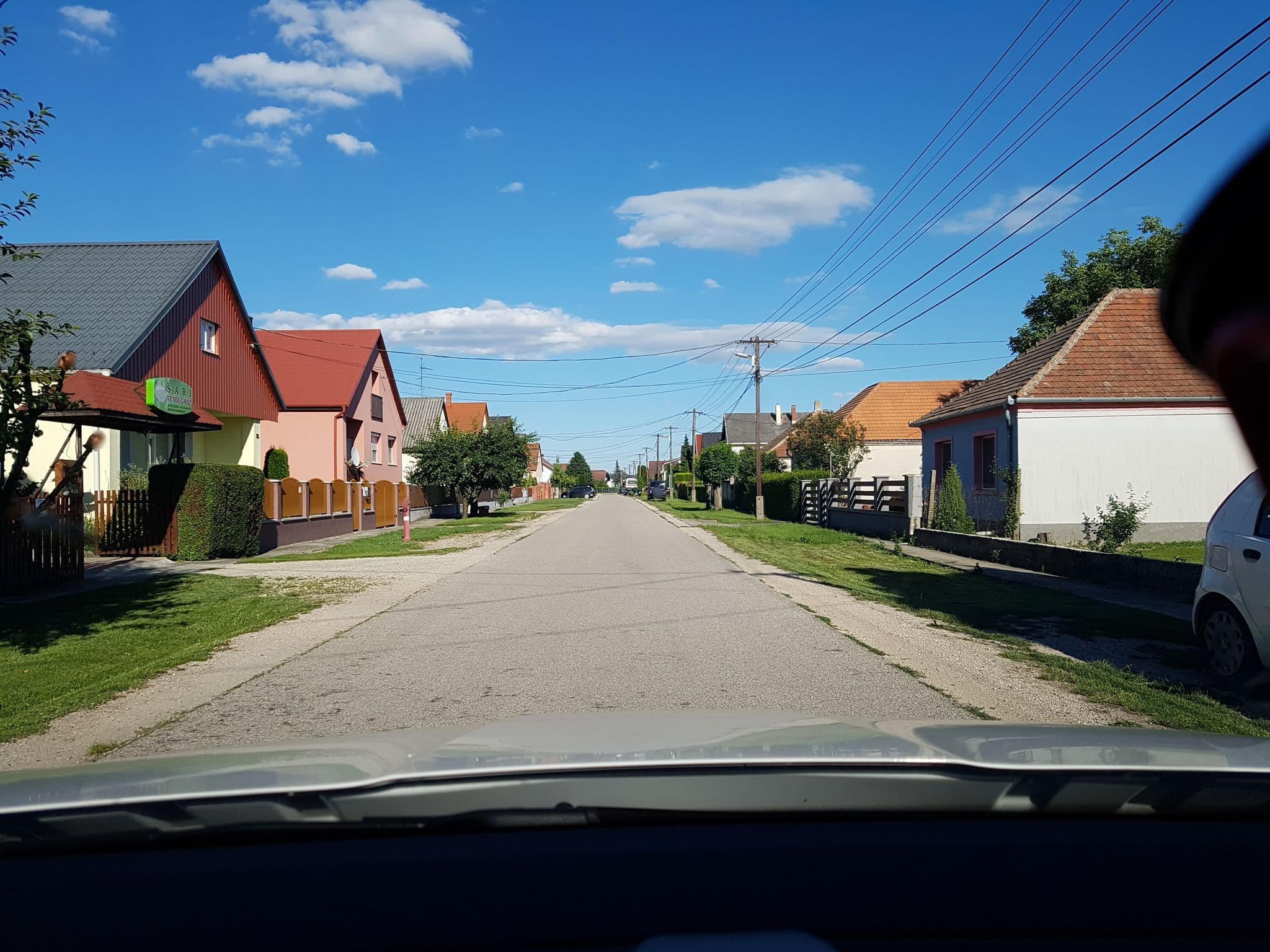 Street view near Sari Vendégház, Hédervár — © grin (CC BY-SA · Mapillary)