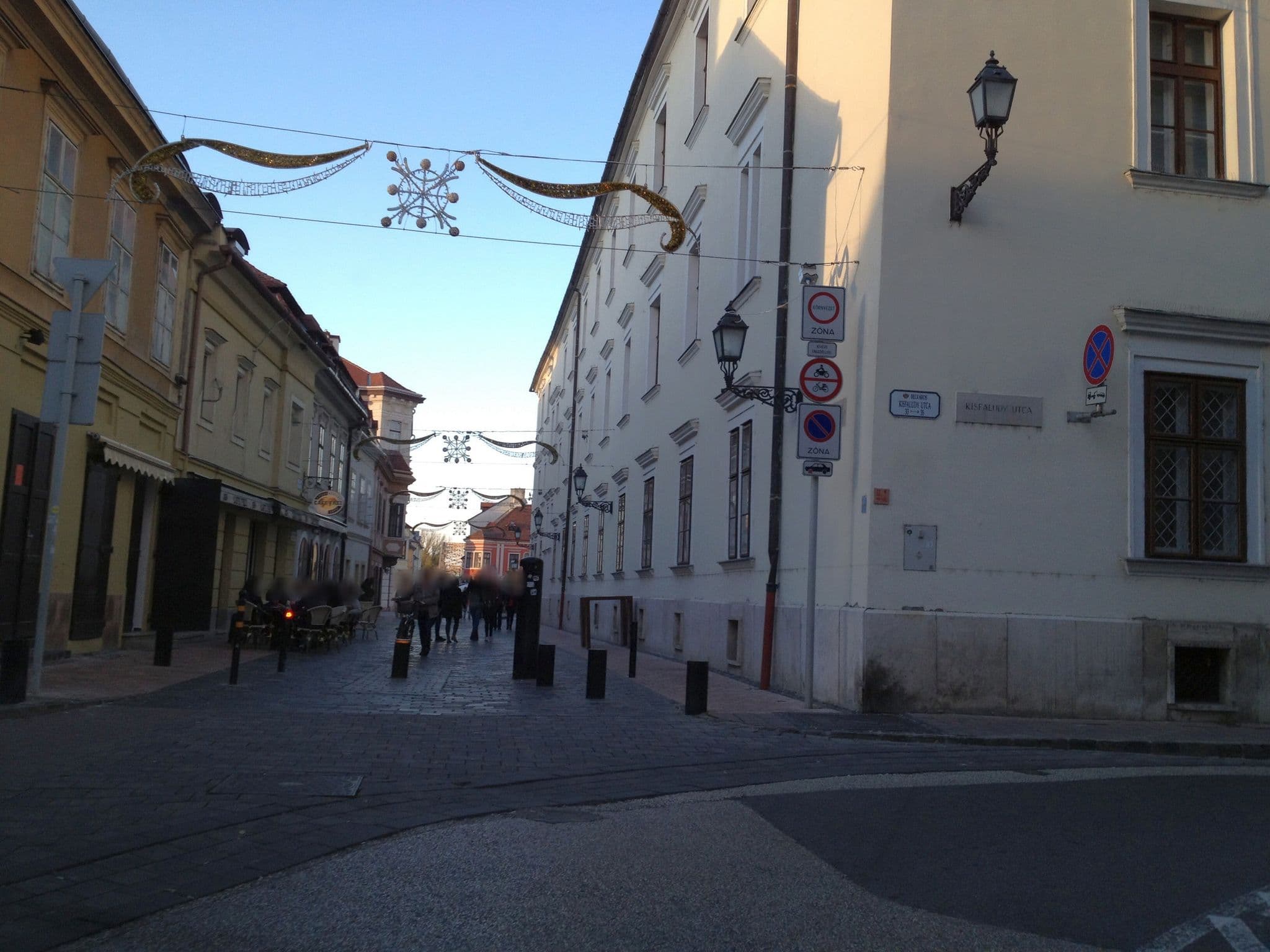 Street view near Sörbarátok Háza, Győr — © istefanos (CC BY-SA · Mapillary)