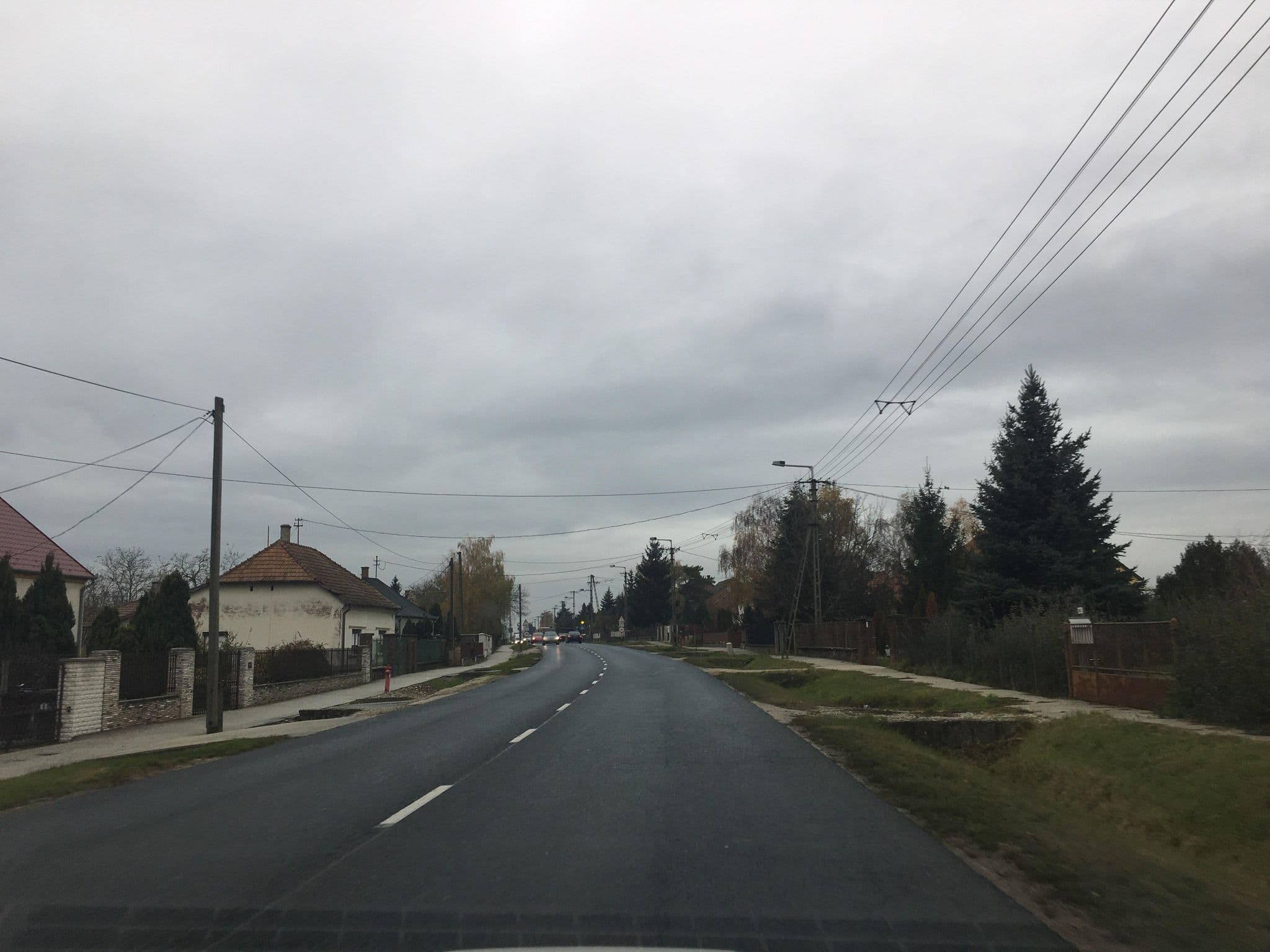 Street view near Hummel János és Társai Kft., Pér — © mkpest2 (CC BY-SA · Mapillary)
