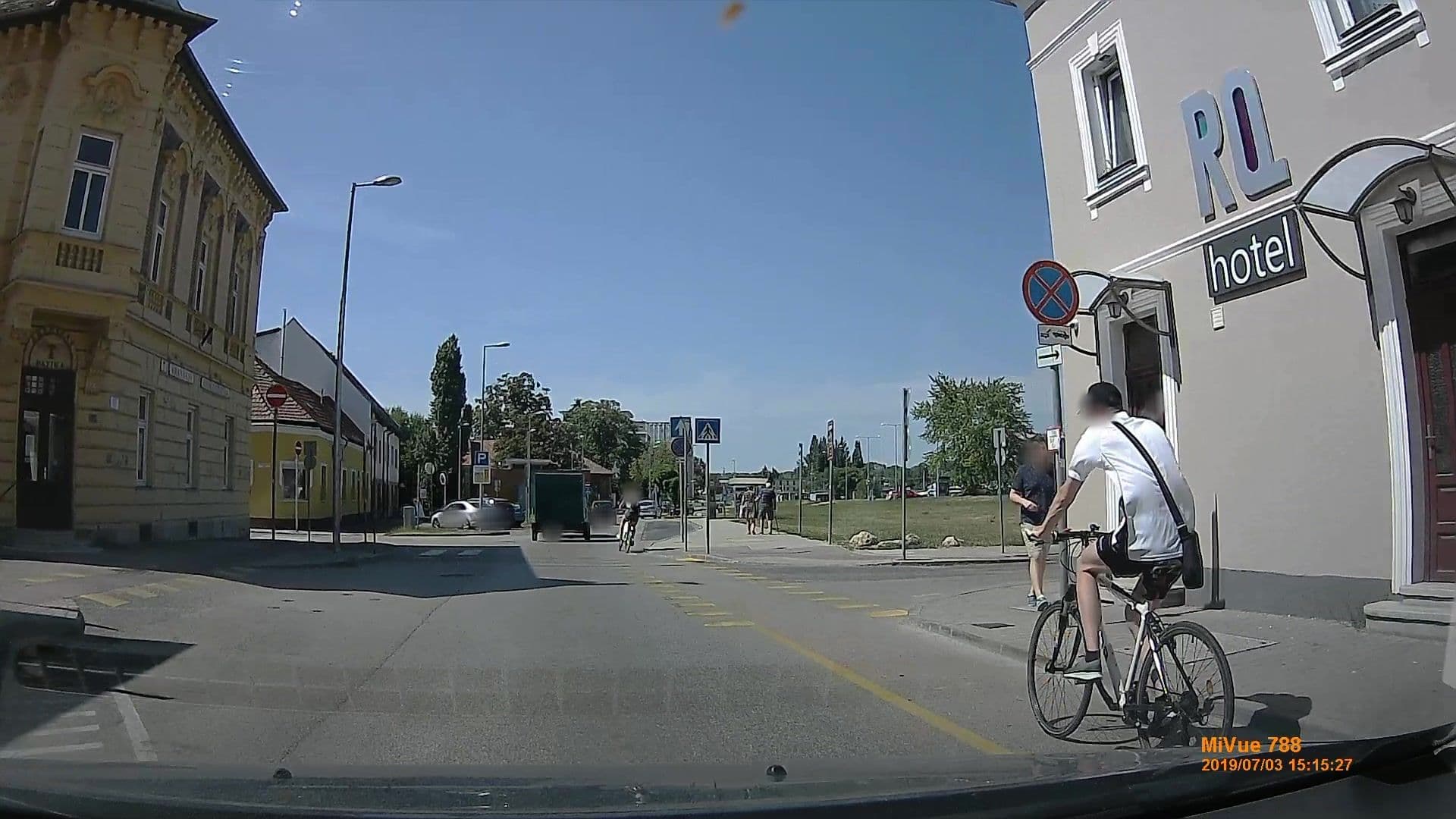Street view near RQ Hotel Győr, Győr — © geox123 (CC BY-SA · Mapillary)
