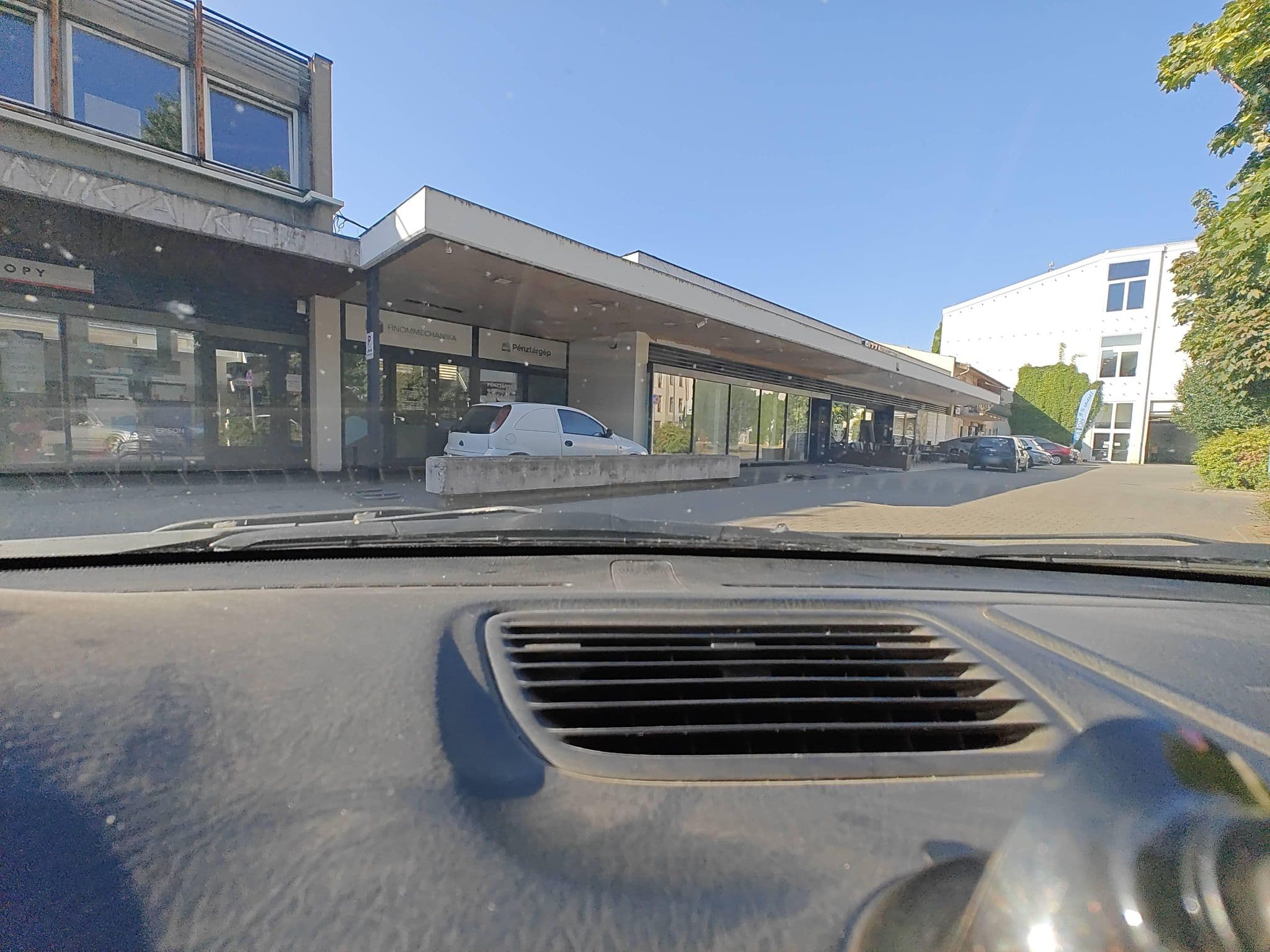 Street view near Belvárosi-Üdülés Apartman Siófok, Siófok — © Winner_hun (CC BY-SA · Mapillary)