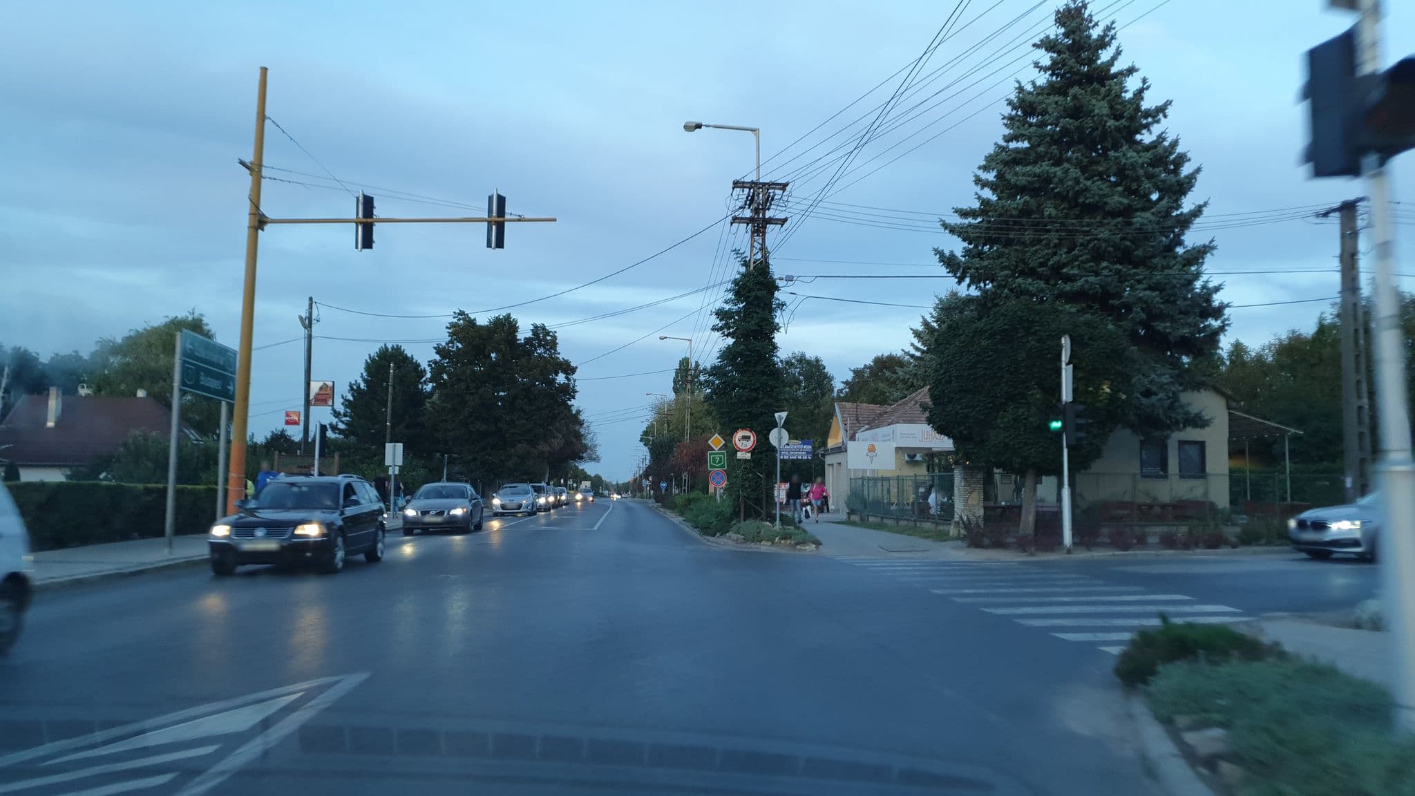 Street view near MeDoRa Park - Bagolyvár Apartmanház, Agárd — © kami911 (CC BY-SA · Mapillary)