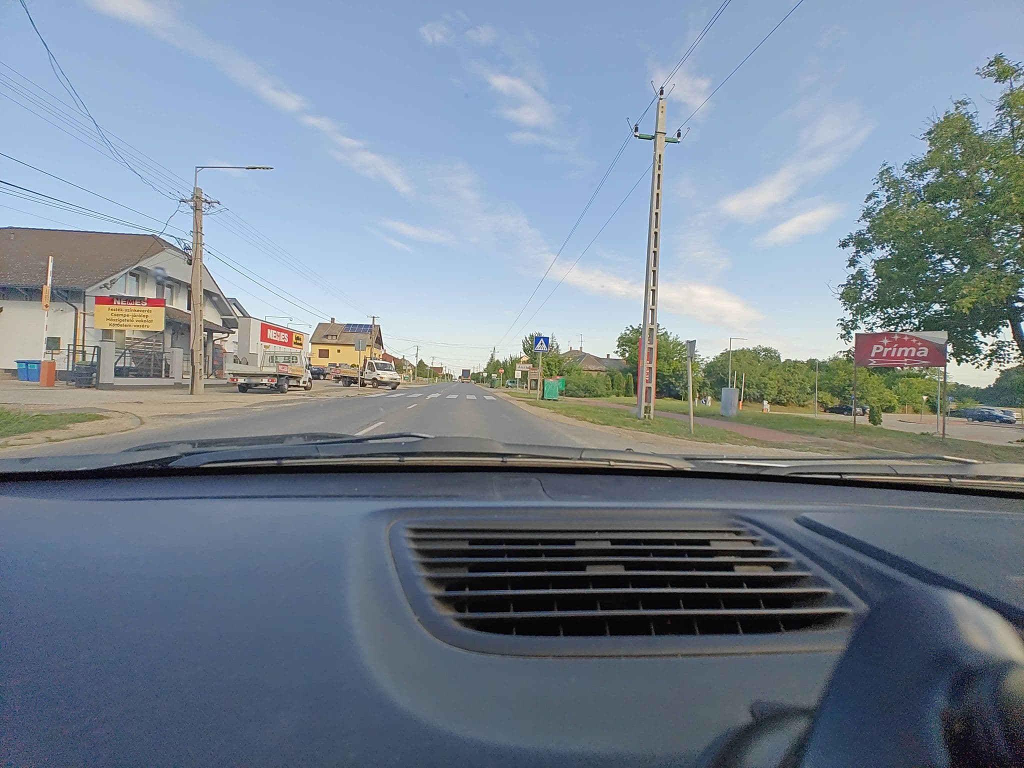 Street view near Kincsem Wellness Hotel, Kisbér — © Winner_hun (CC BY-SA · Mapillary)
