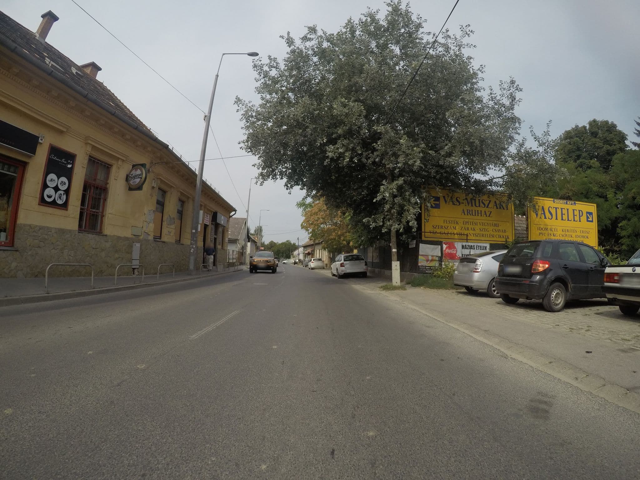 Street view near Afika Apartmanhaz, Pesthidegkút — © chrisbeddow (CC BY-SA · Mapillary)