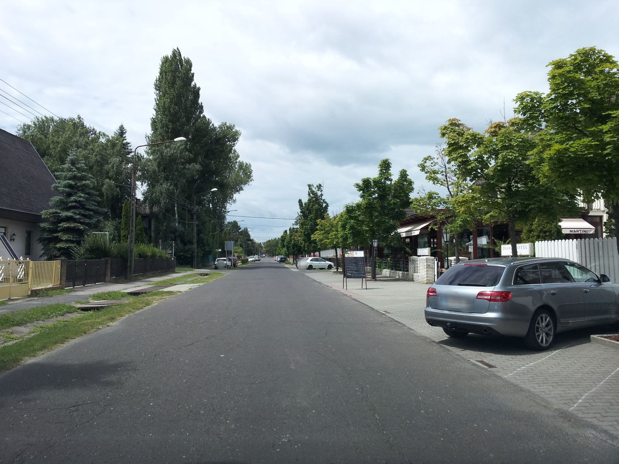 Street view near Laguna Family Beach Apartman Siófok, Siófok — © kolesajr (CC BY-SA · Mapillary)