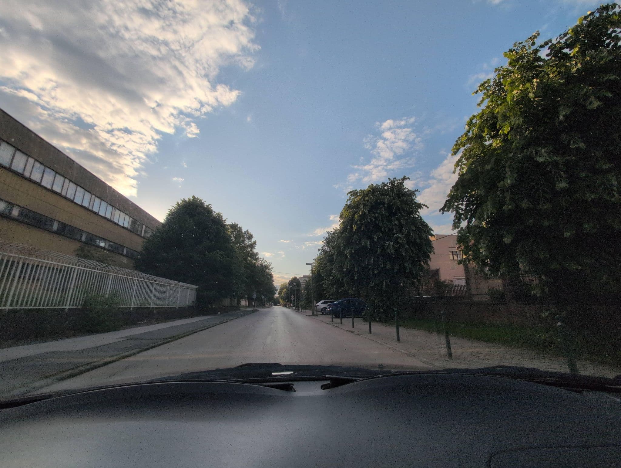 Street view near Sportszálló, Dunaújváros — © abcotncozbsl (CC BY-SA · Mapillary)