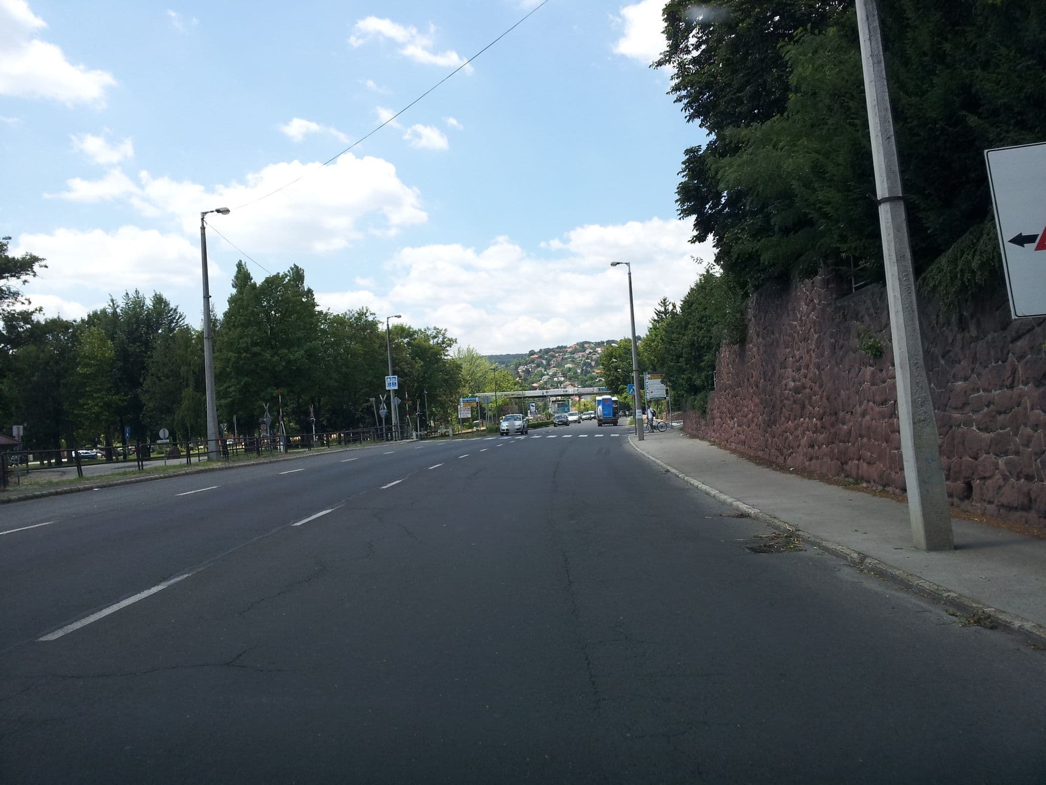 Street view near Kek Balaton Hotel, Balatonalmádi — © kolesajr (CC BY-SA · Mapillary)