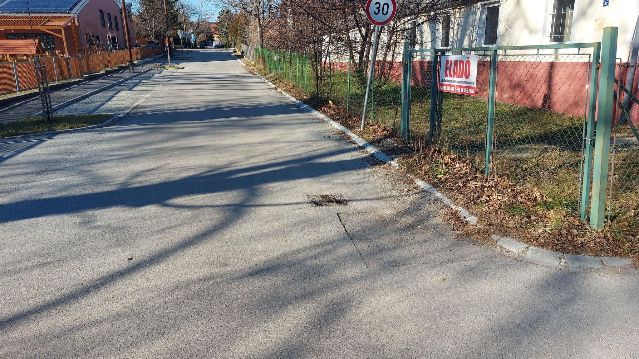 Street view near Happy Balaton Turistaszálló, Balatonalmádi — © vasony (CC BY-SA · Mapillary)