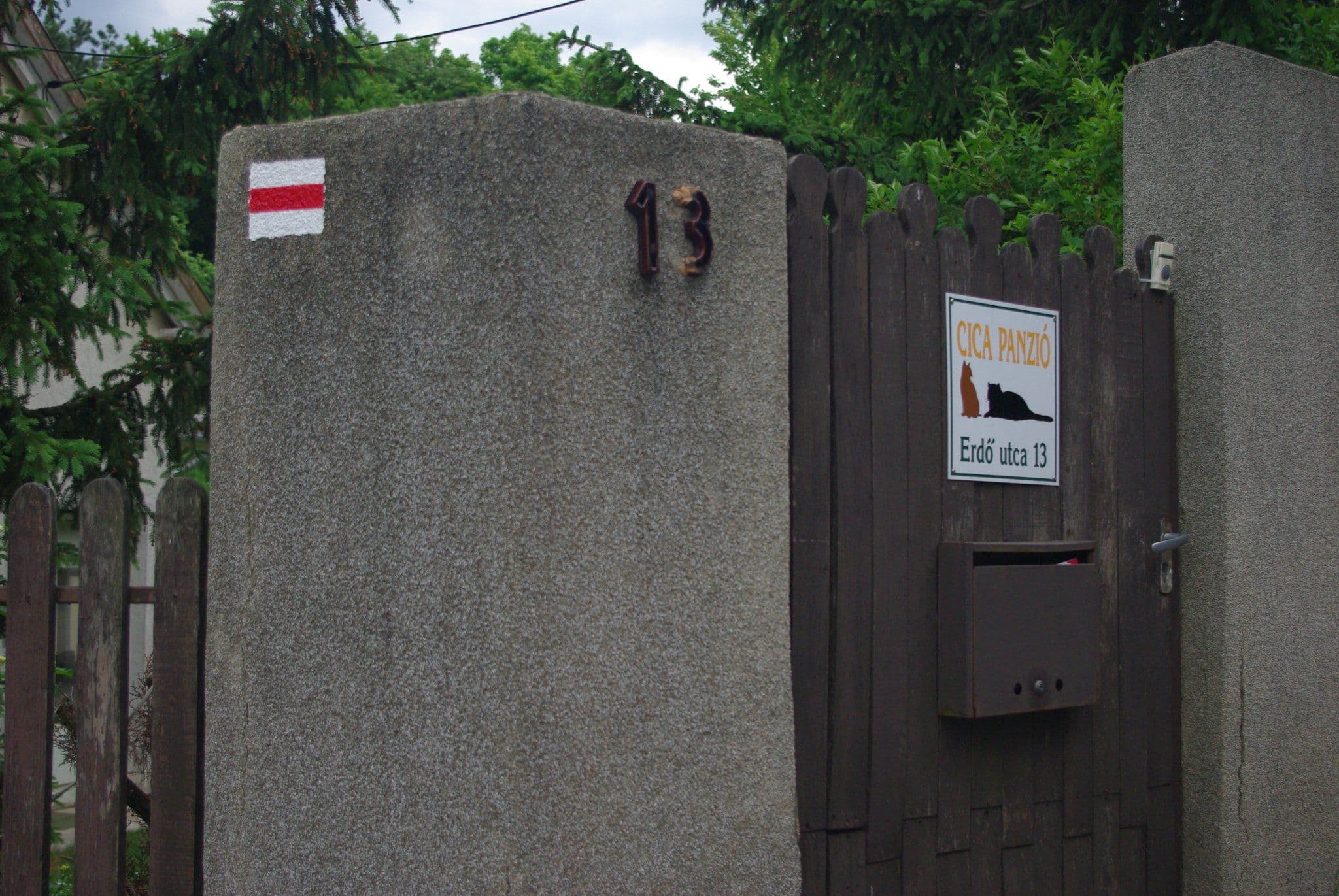 Street view near Cicahotel, Nagykovácsi — © utvonalfelmeresek (CC BY-SA · Mapillary)