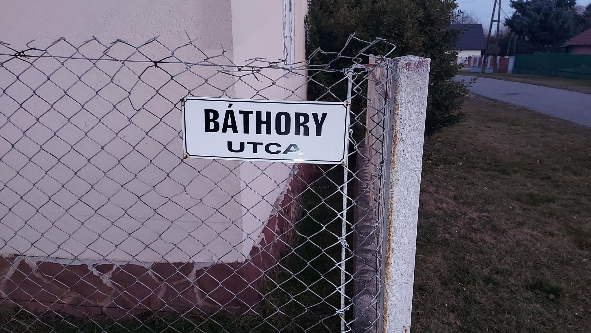 Street view near Emese Apartment, Balatonalmádi — © vasony (CC BY-SA · Mapillary)