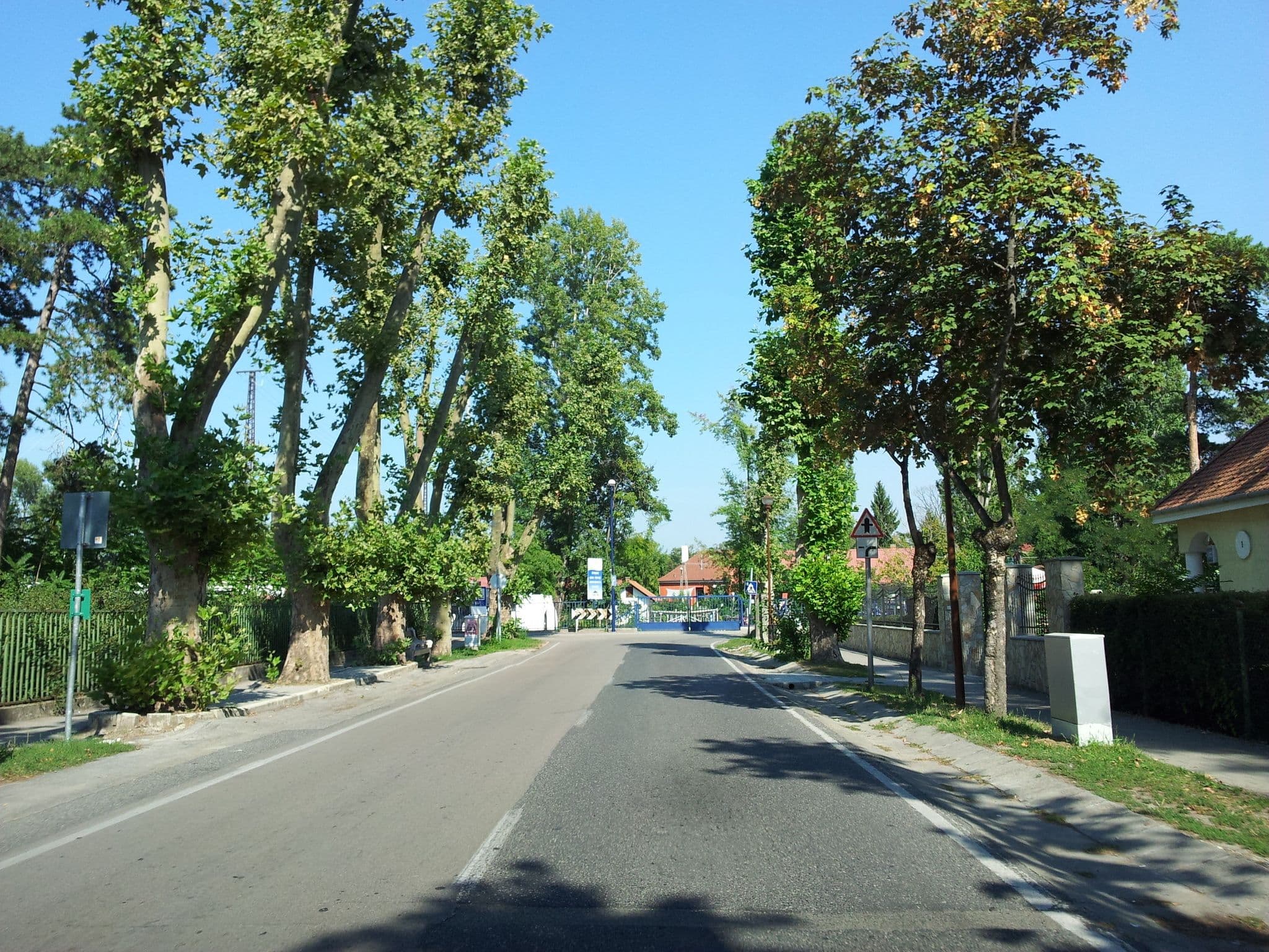 Street view near Port DeLux Wellness & Luxury Holiday Homes, Siófok — © kolesajr (CC BY-SA · Mapillary)