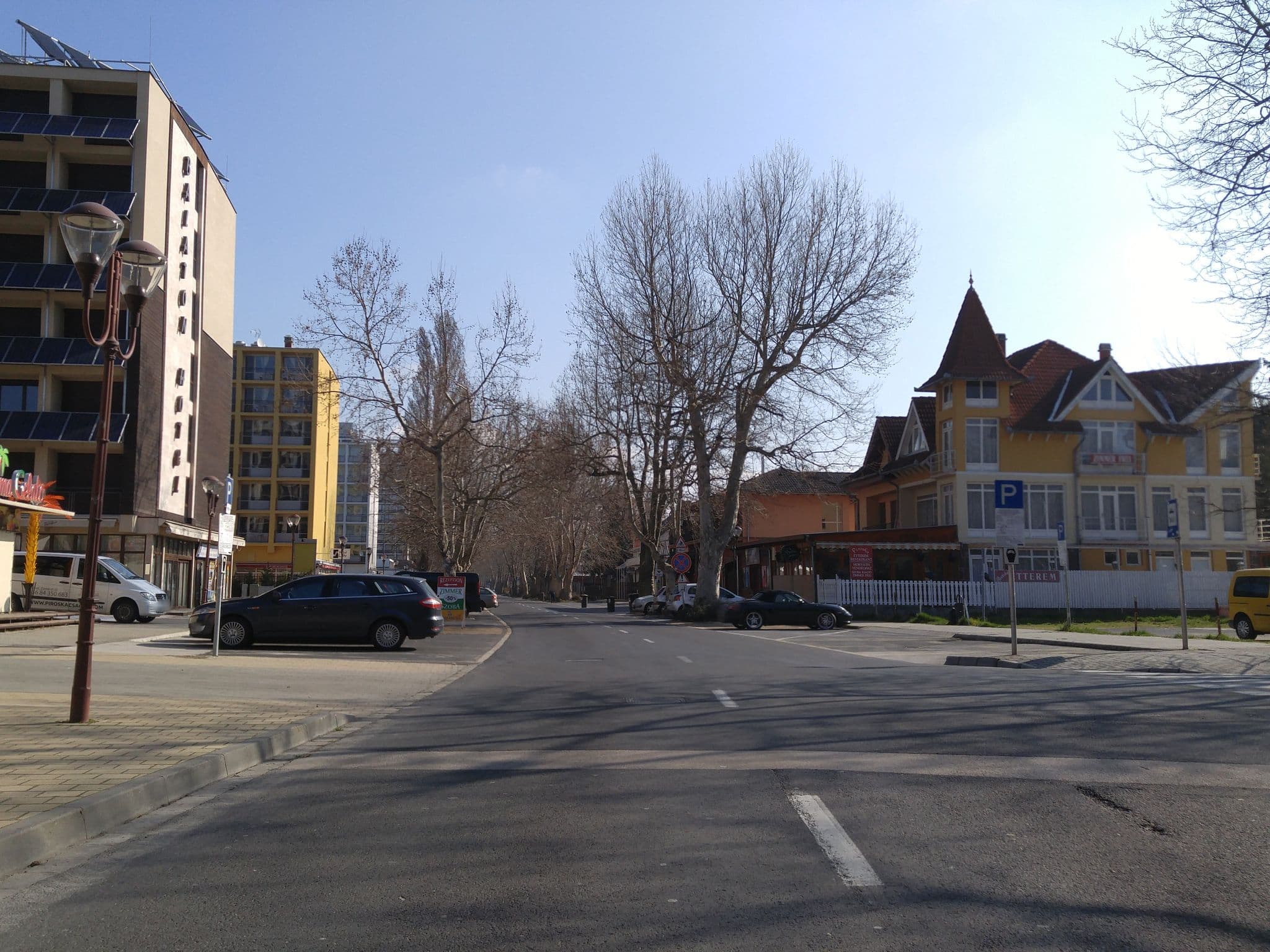 Street view near Appartement House Pater with Pool, Siófok — © tamaes (CC BY-SA · Mapillary)