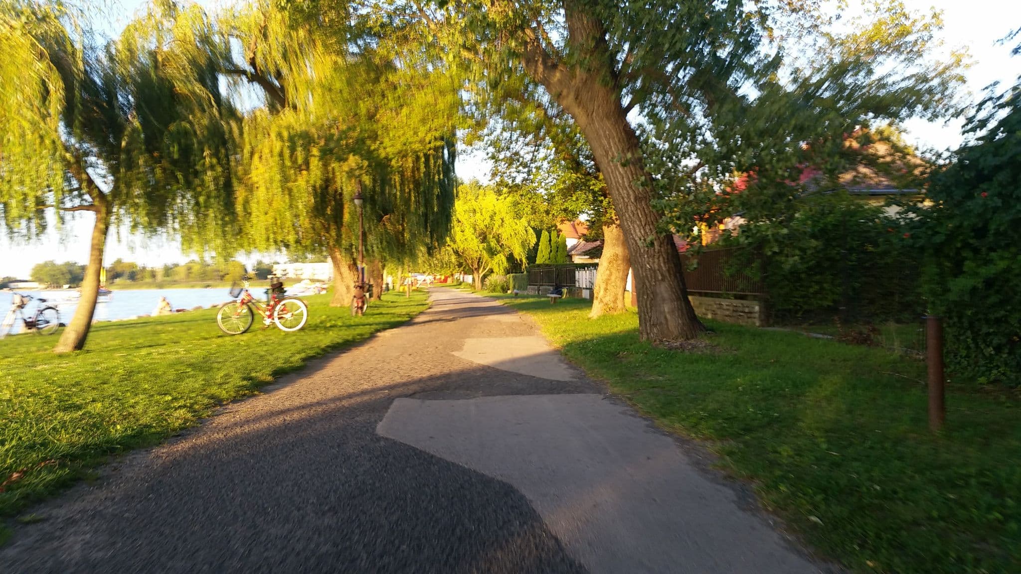 Street view near Ungi-Bungaló, Siófok — © hmartin (CC BY-SA · Mapillary)