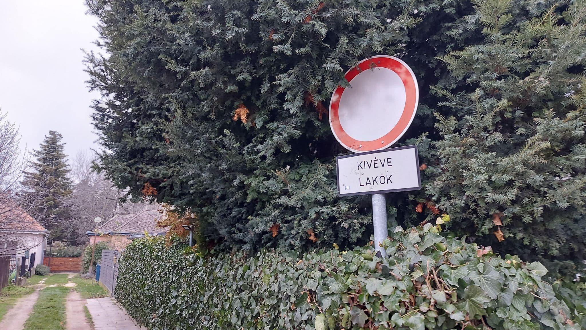 Street view near Csöpi Apartman, Balatonalmádi — © vasony (CC BY-SA · Mapillary)