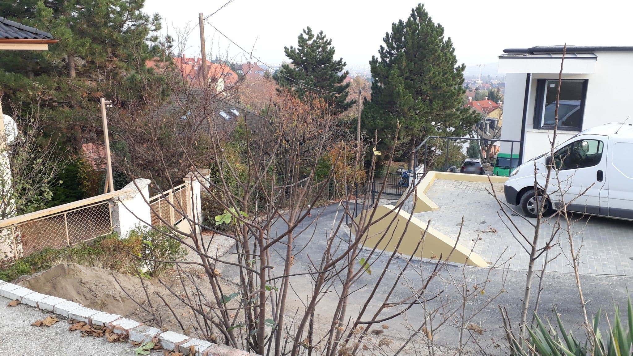 Street view near Tichy Panzio & Cafe Rocco Hotel, Budaörs — © vasony (CC BY-SA · Mapillary)