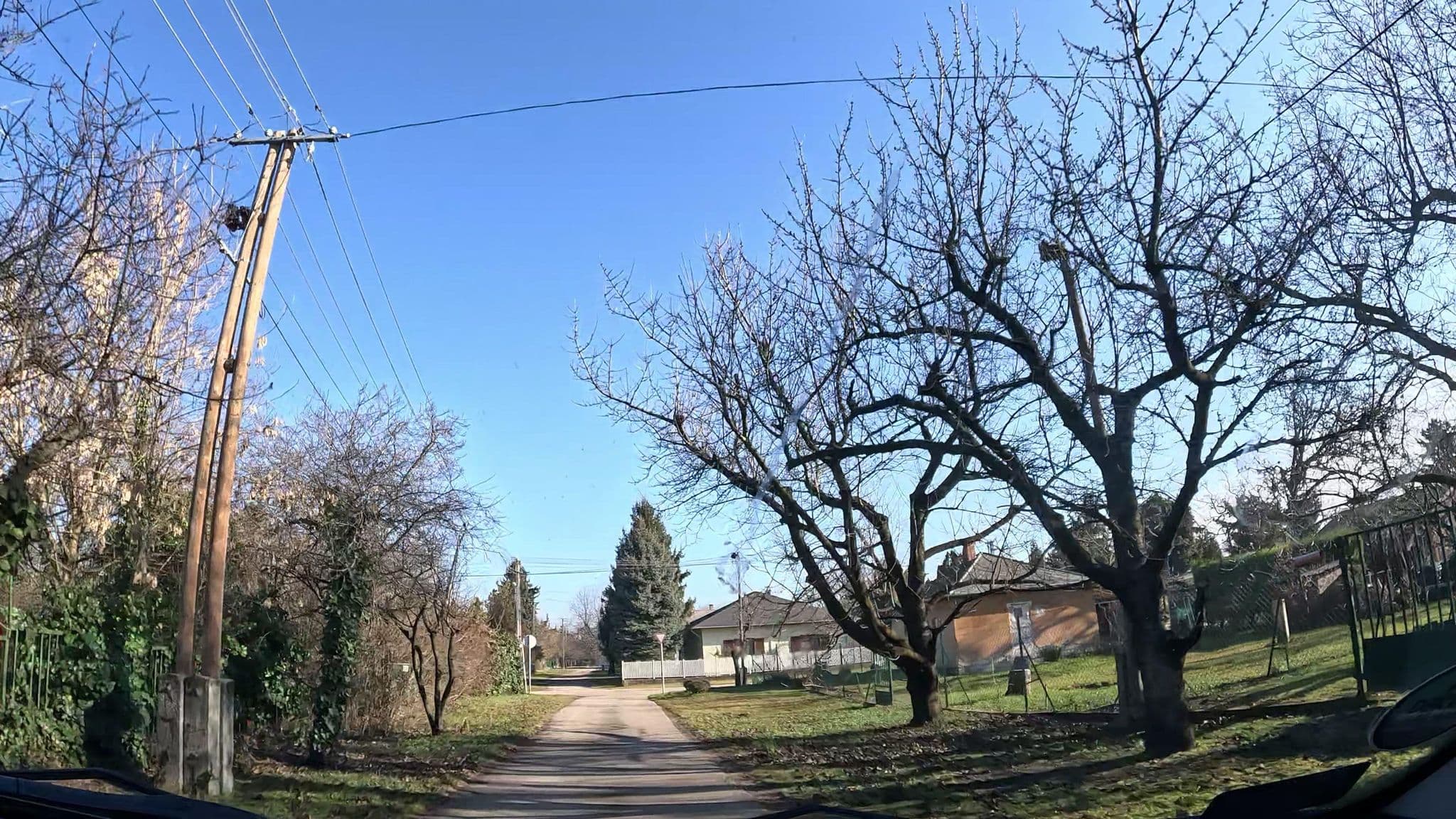Street view near Borókaház Családi Nyaraló, Gárdony — © osminng (CC BY-SA · Mapillary)