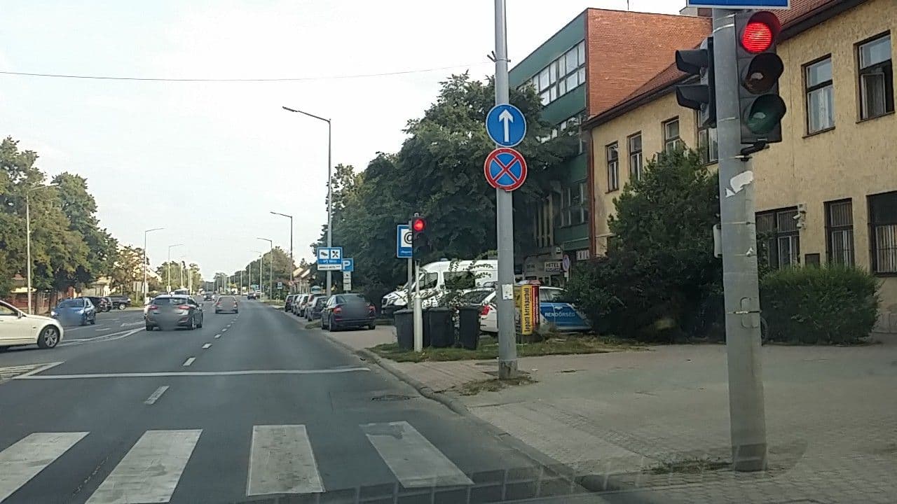 Street view near Hotel Kristály & Esterházy Restaurant, Tata — © utvonalfelmeresek (CC BY-SA · Mapillary)