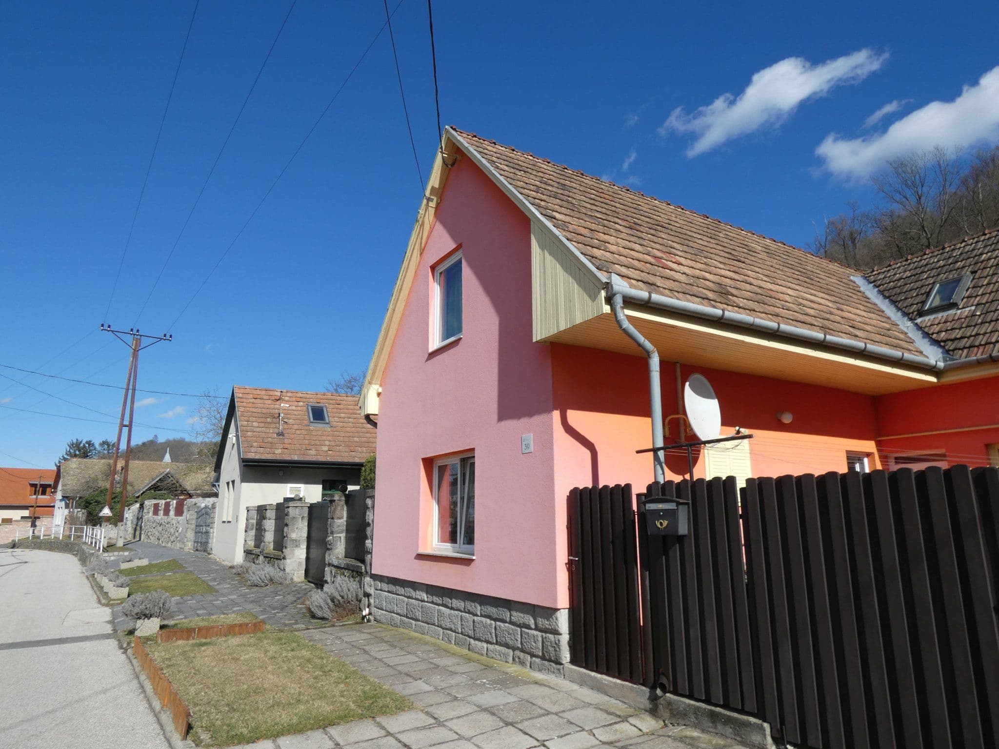Street view near Rózsa Panzió, Visegrád — © utvonalfelmeresek (CC BY-SA · Mapillary)