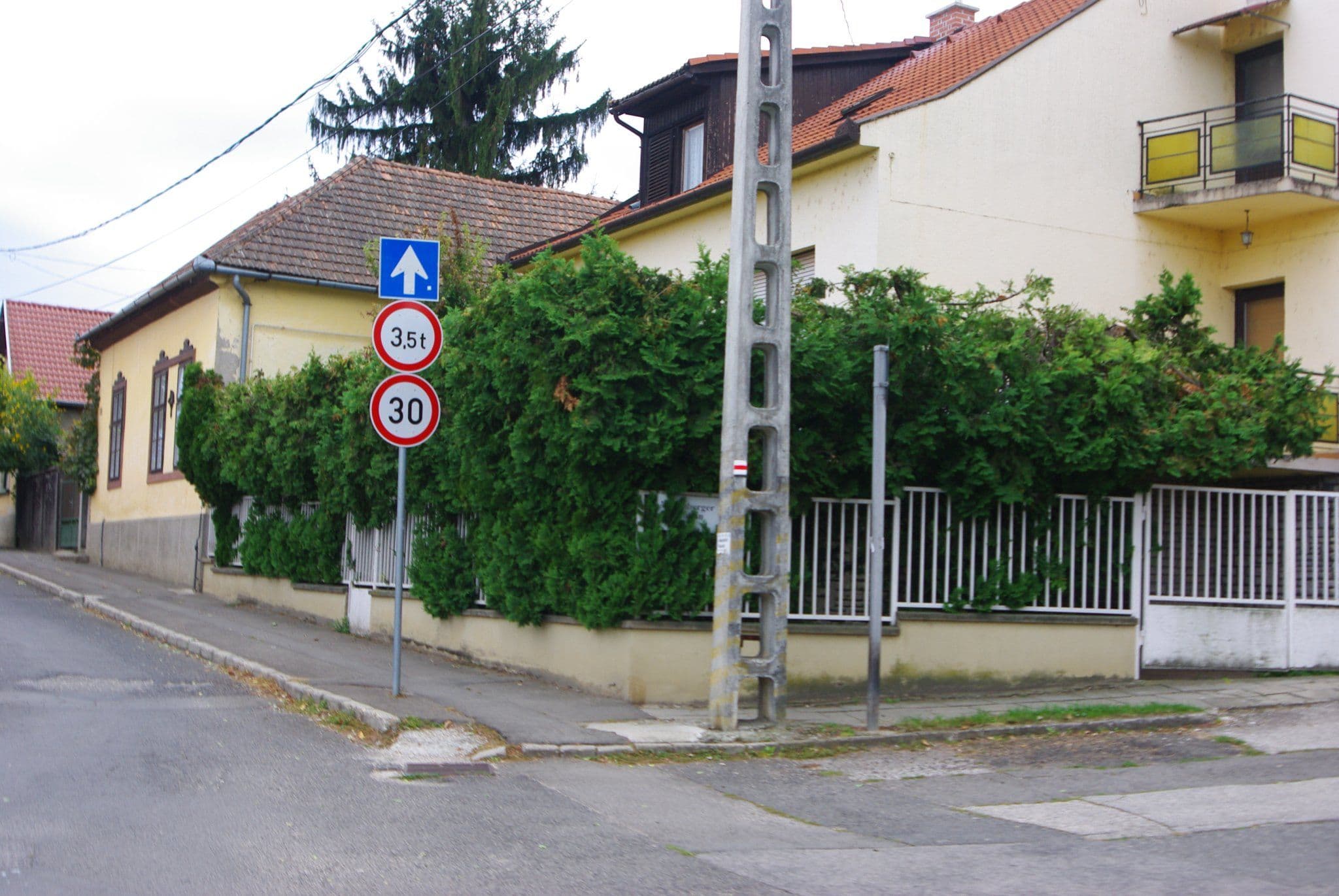 Street view near Szalánczy Fogadó, Nagymaros — © utvonalfelmeresek (CC BY-SA · Mapillary)