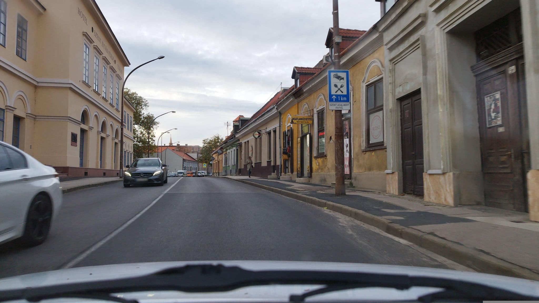 Street view near Boutique Hotel Átrium Esztergom, Esztergom — © grozsa11 (CC BY-SA · Mapillary)