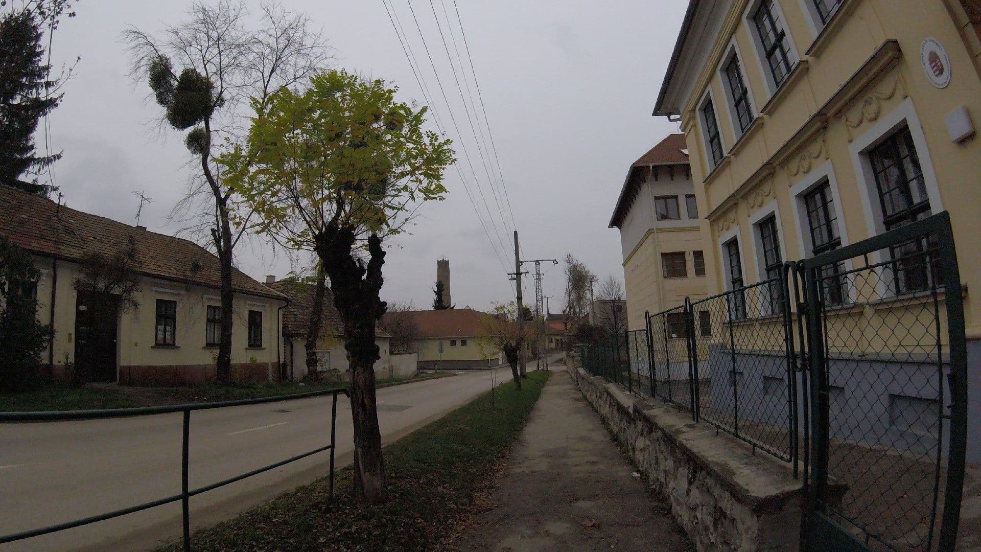 Street view near Buborék apartman, Tata — © utvonalfelmeresek (CC BY-SA · Mapillary)