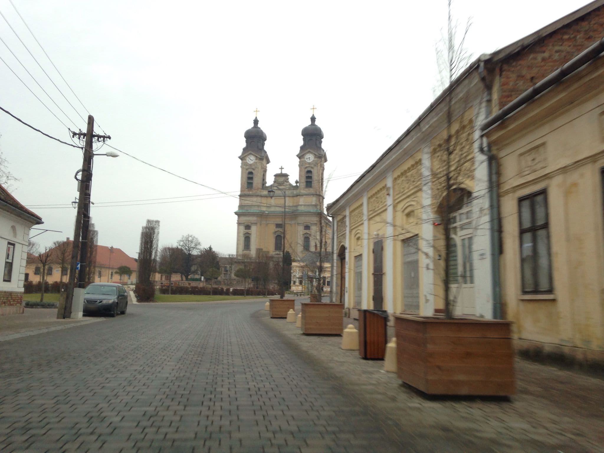 Street view near Kossuth Apartmanház, Tata — © istefanos (CC BY-SA · Mapillary)