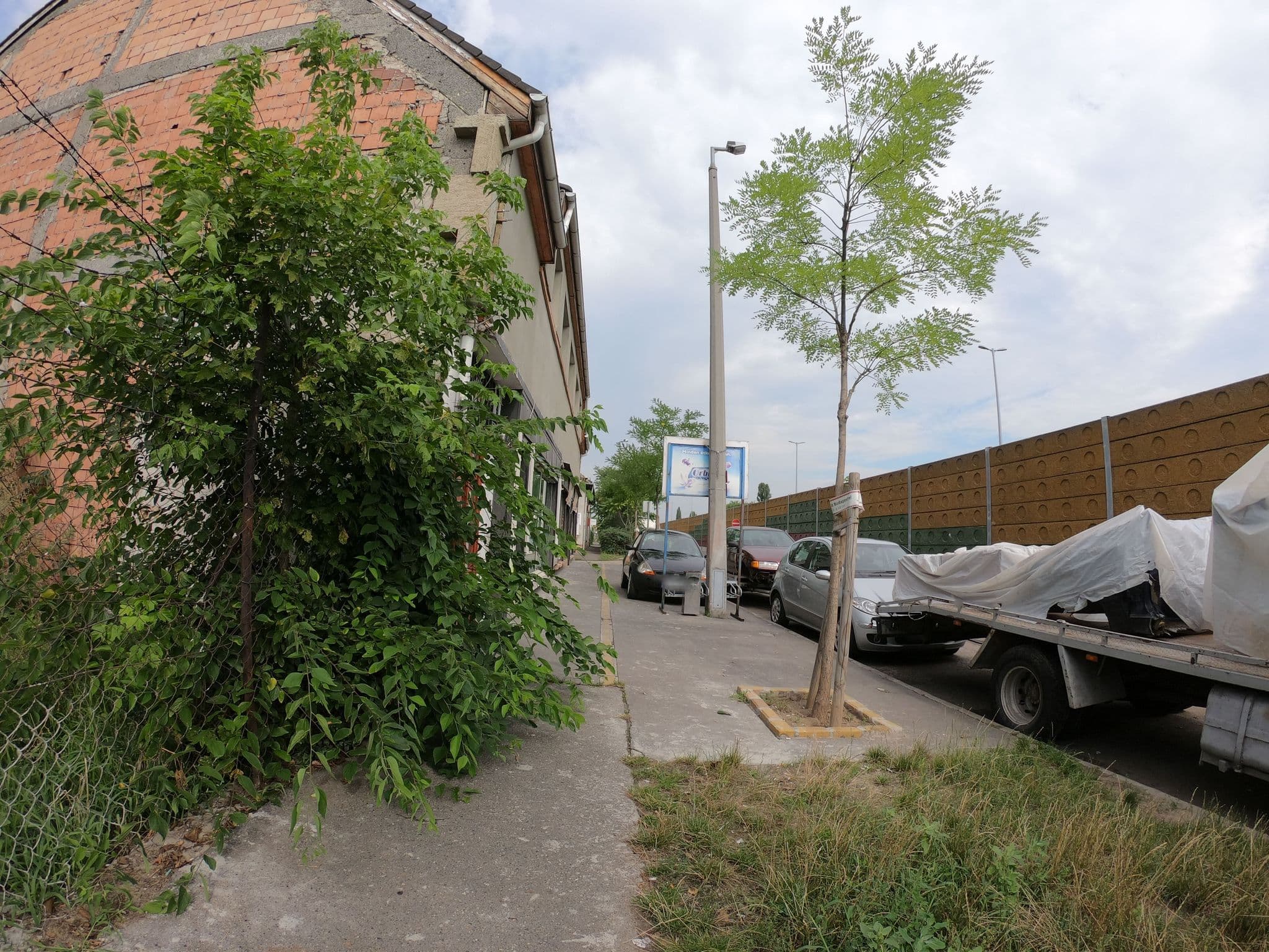 Street view near Abszolut Grasham Panzió, Wekerletelep — © richlv (CC BY-SA · Mapillary)