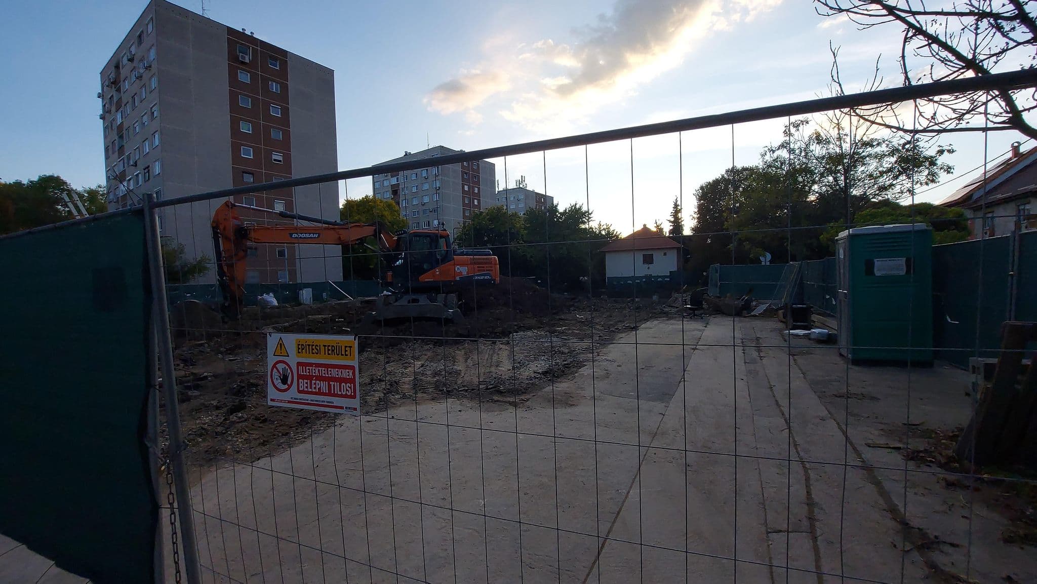 Street view near Roxane, Kelenvölgy — © vasony (CC BY-SA · Mapillary)