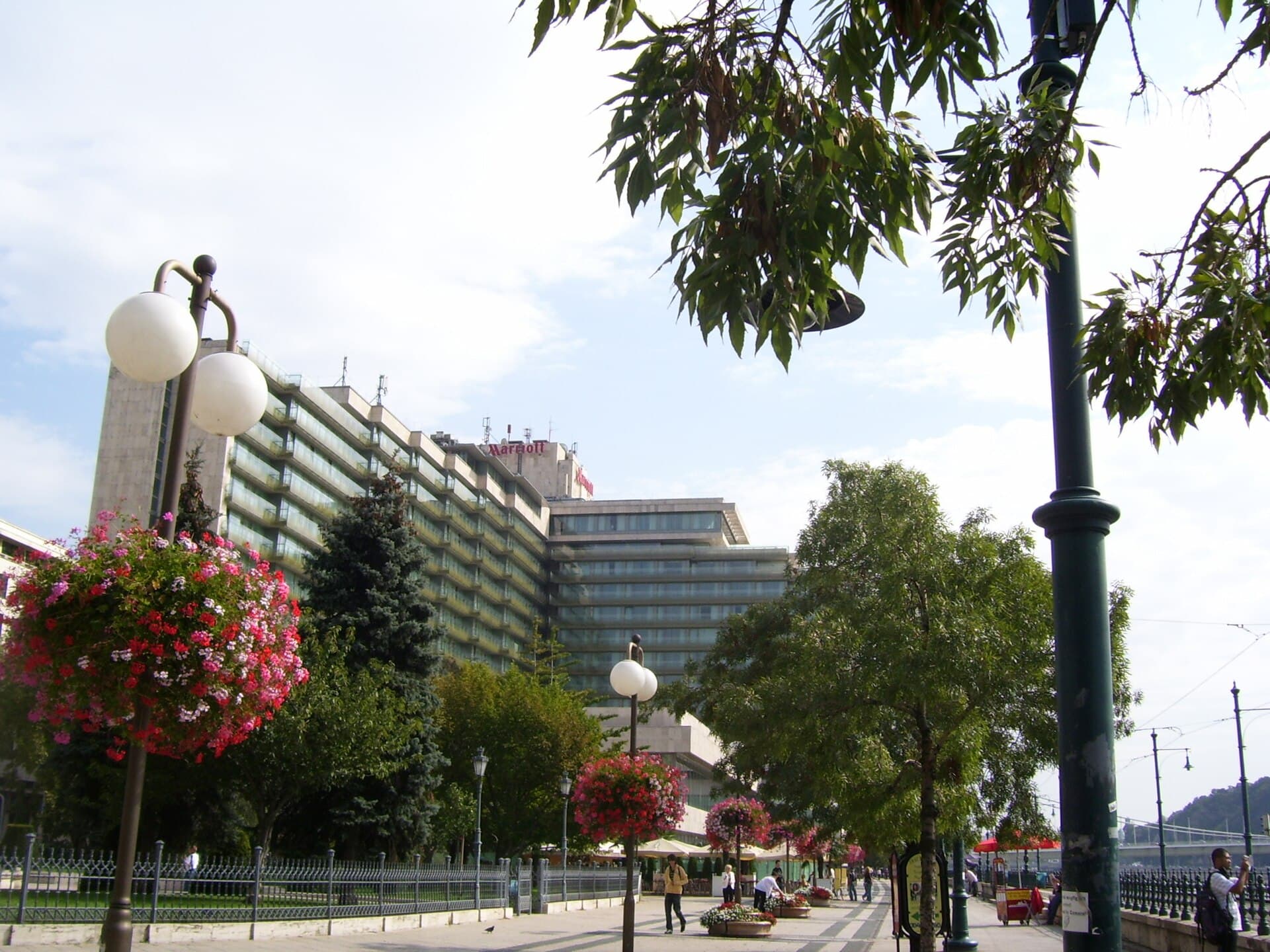 Budapest Marriott Hotel (via Wikimedia Commons, CC BY-SA 3.0)